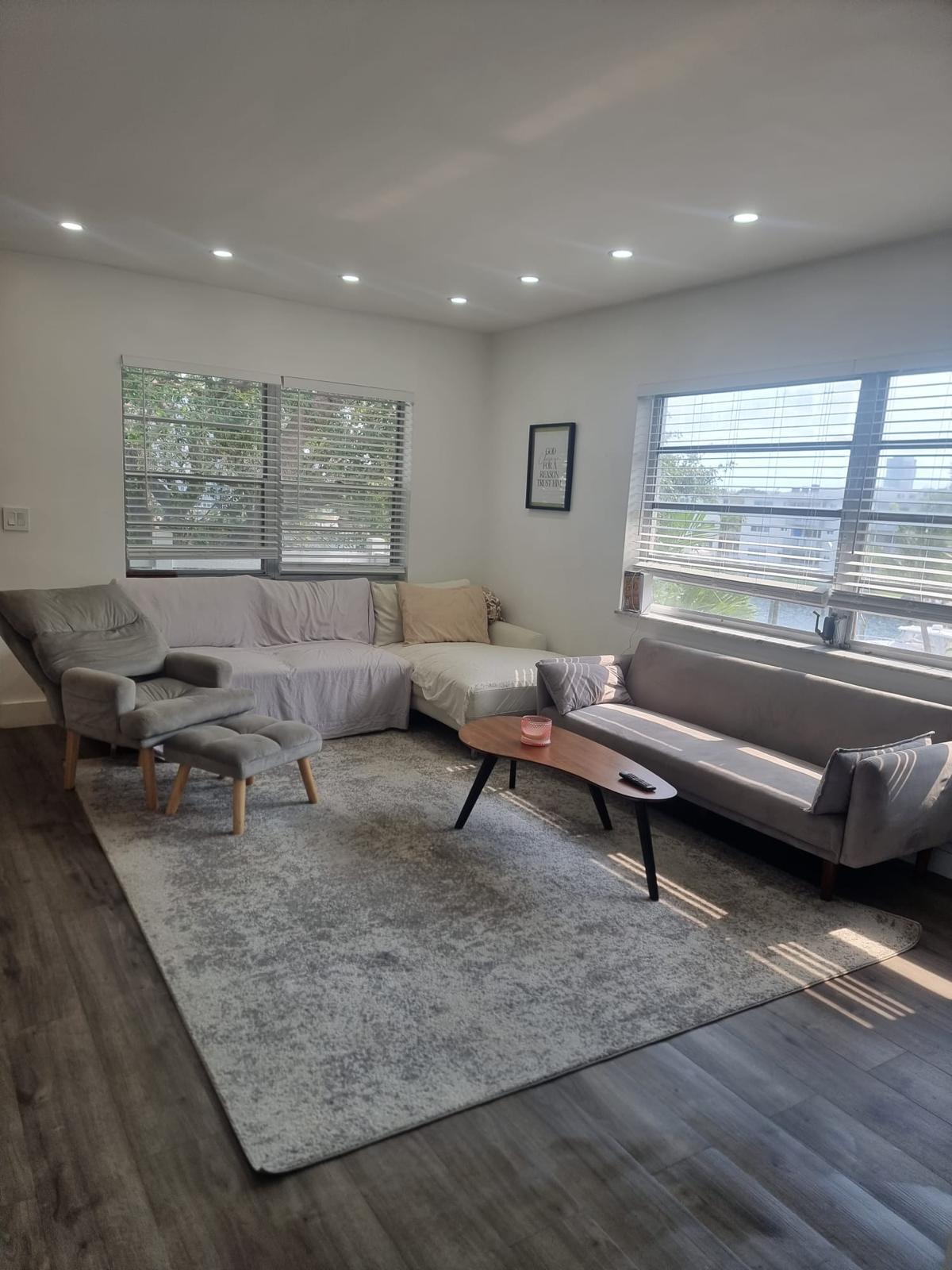 2100 Diana #310, Hallandale Beach FL 33009