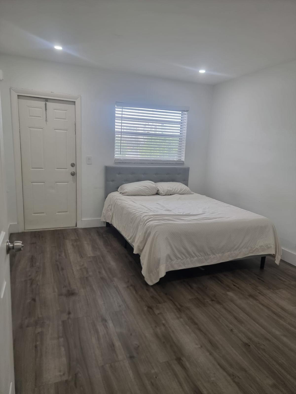 2100 Diana #310, Hallandale Beach FL 33009