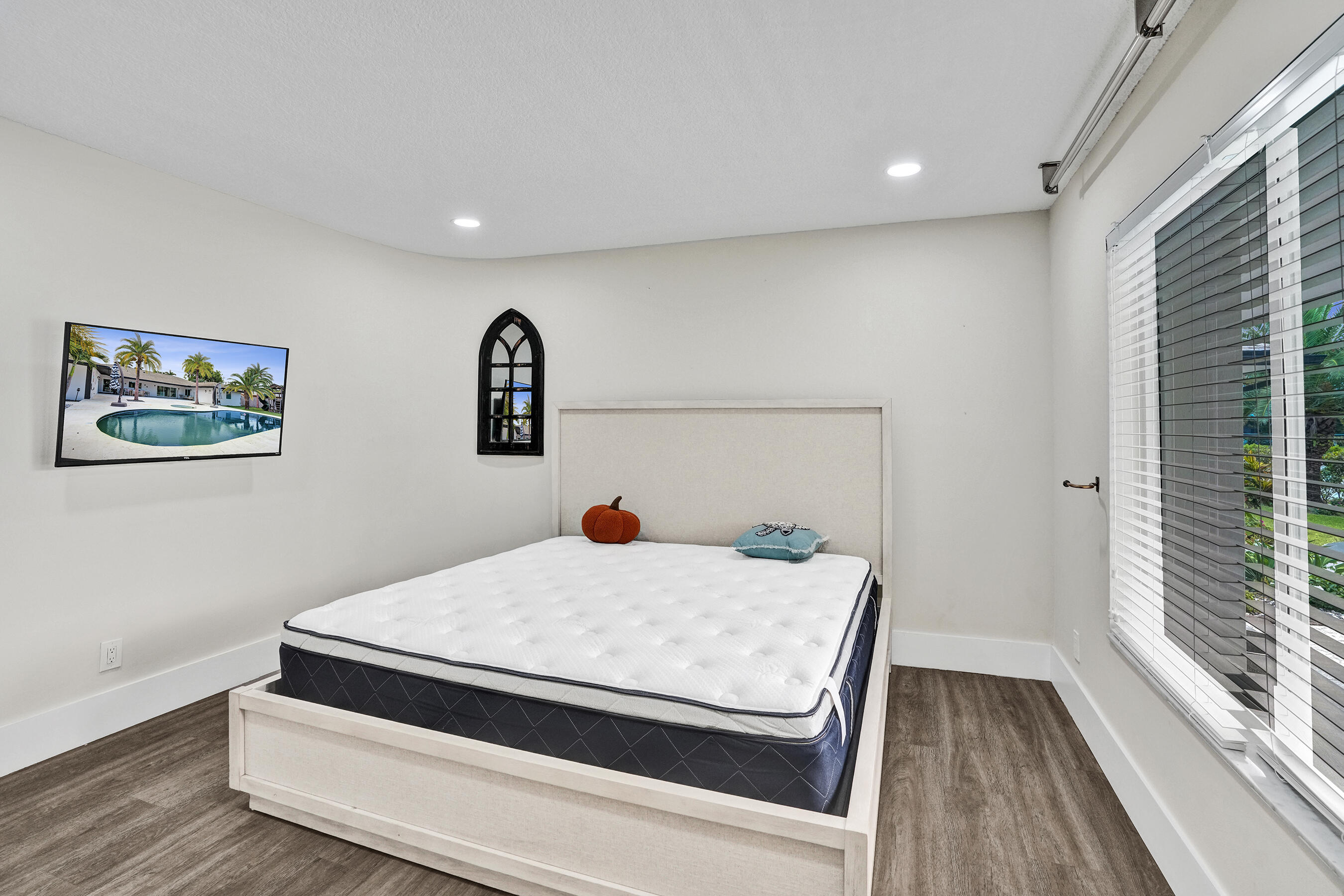343 Layne, Hallandale Beach FL 33009