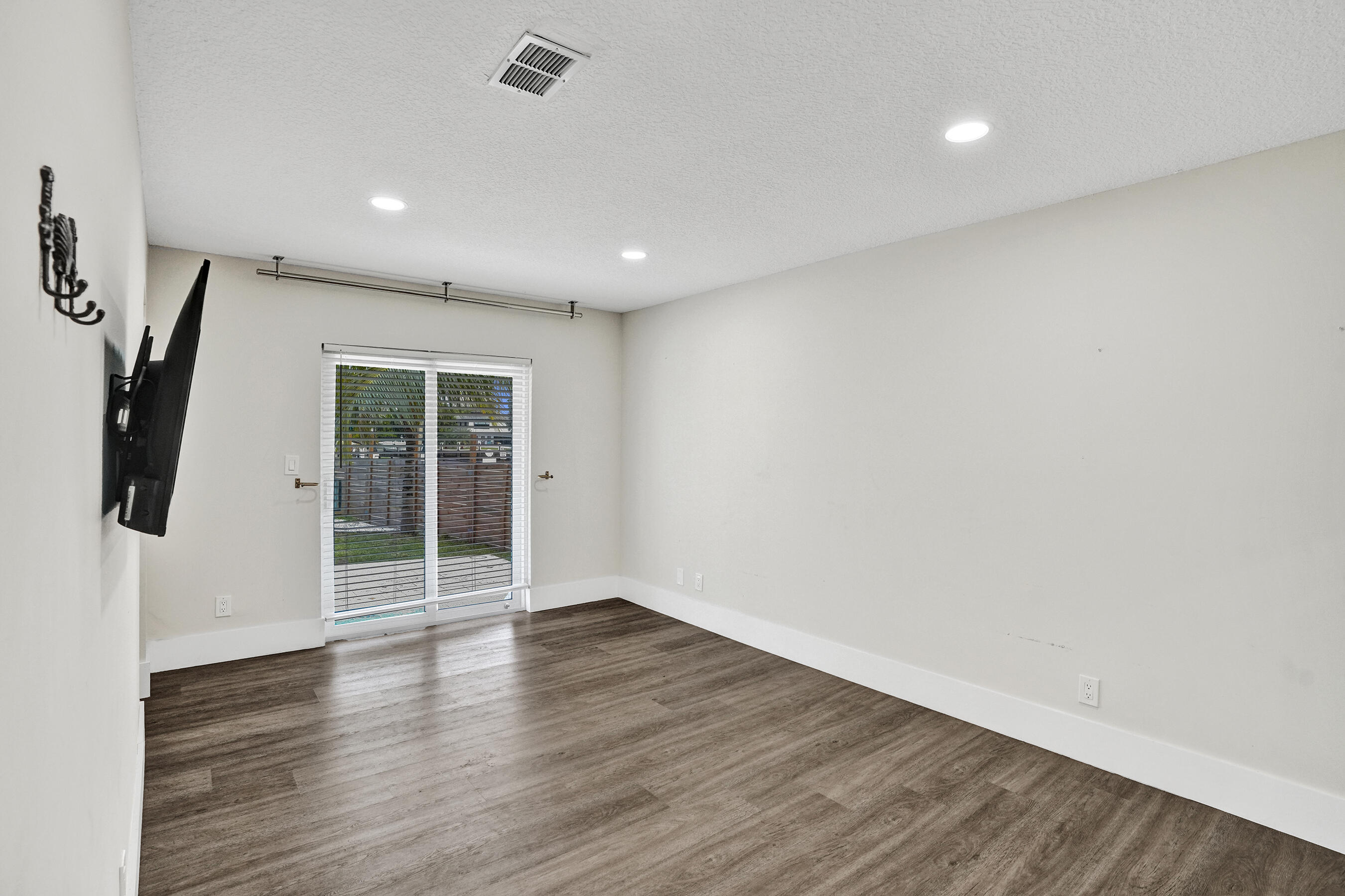 343 Layne, Hallandale Beach FL 33009