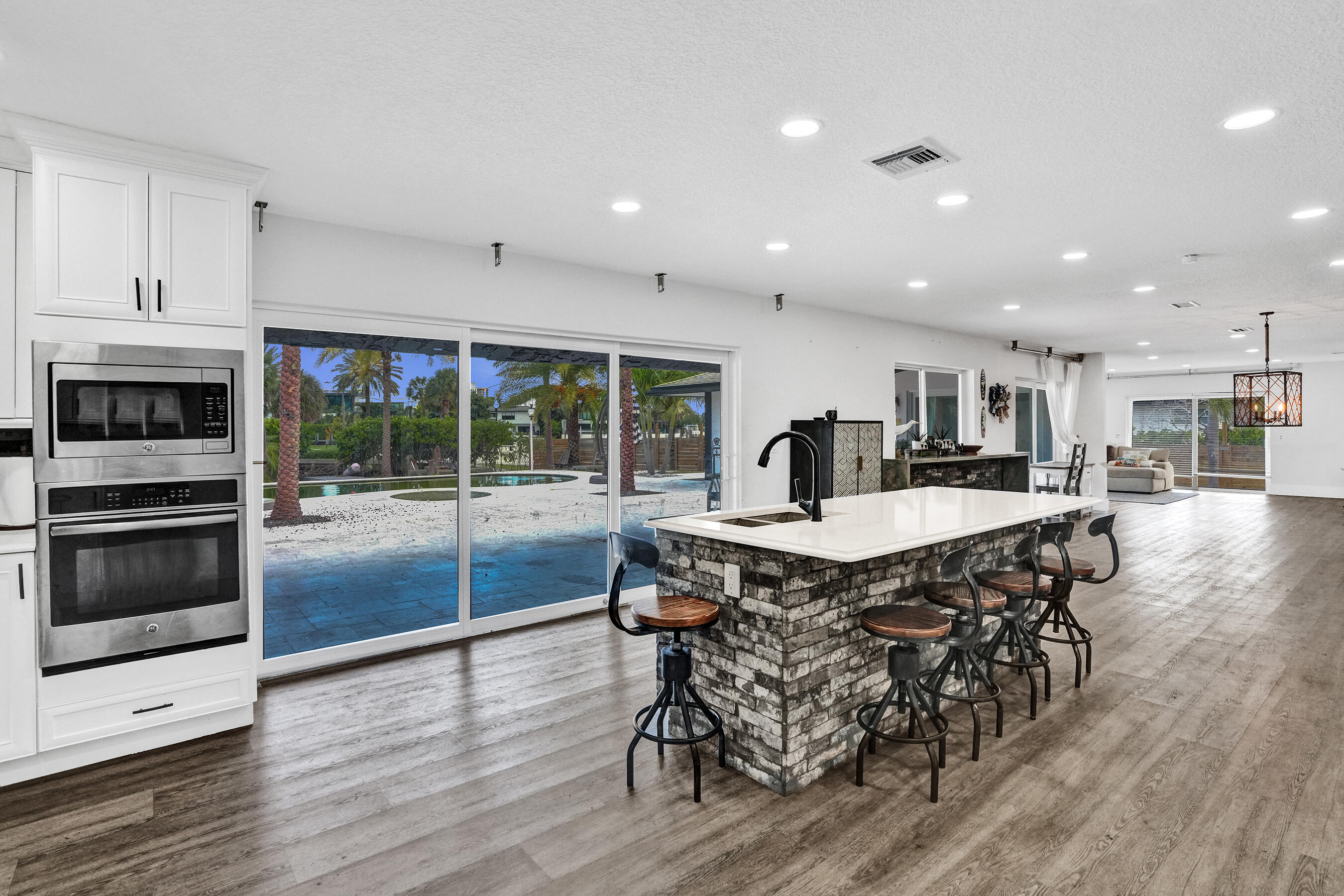 343 Layne, Hallandale Beach FL 33009