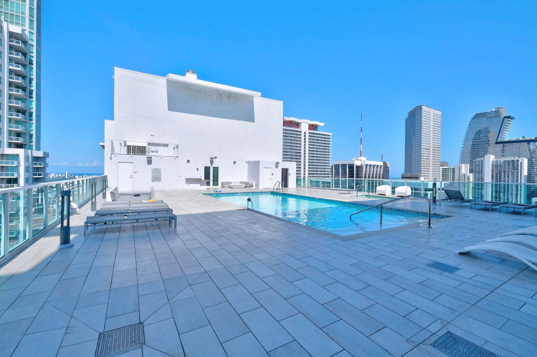 133 NE 2nd #1408, Miami FL 33132