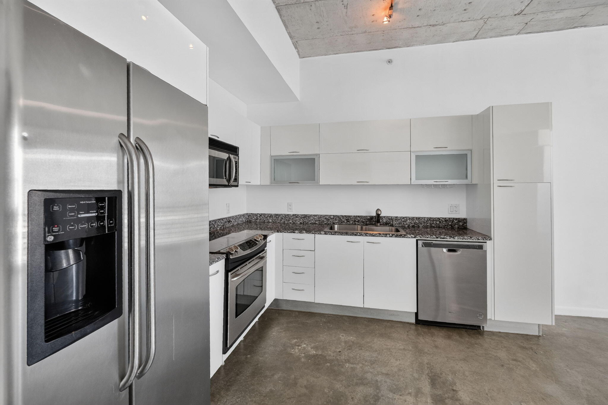 133 NE 2nd #1408, Miami FL 33132