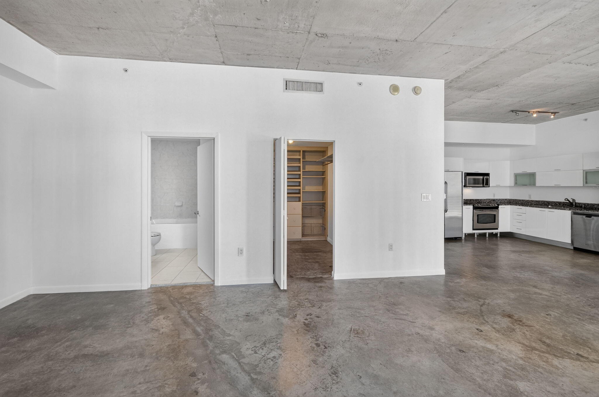 133 NE 2nd #1408, Miami FL 33132