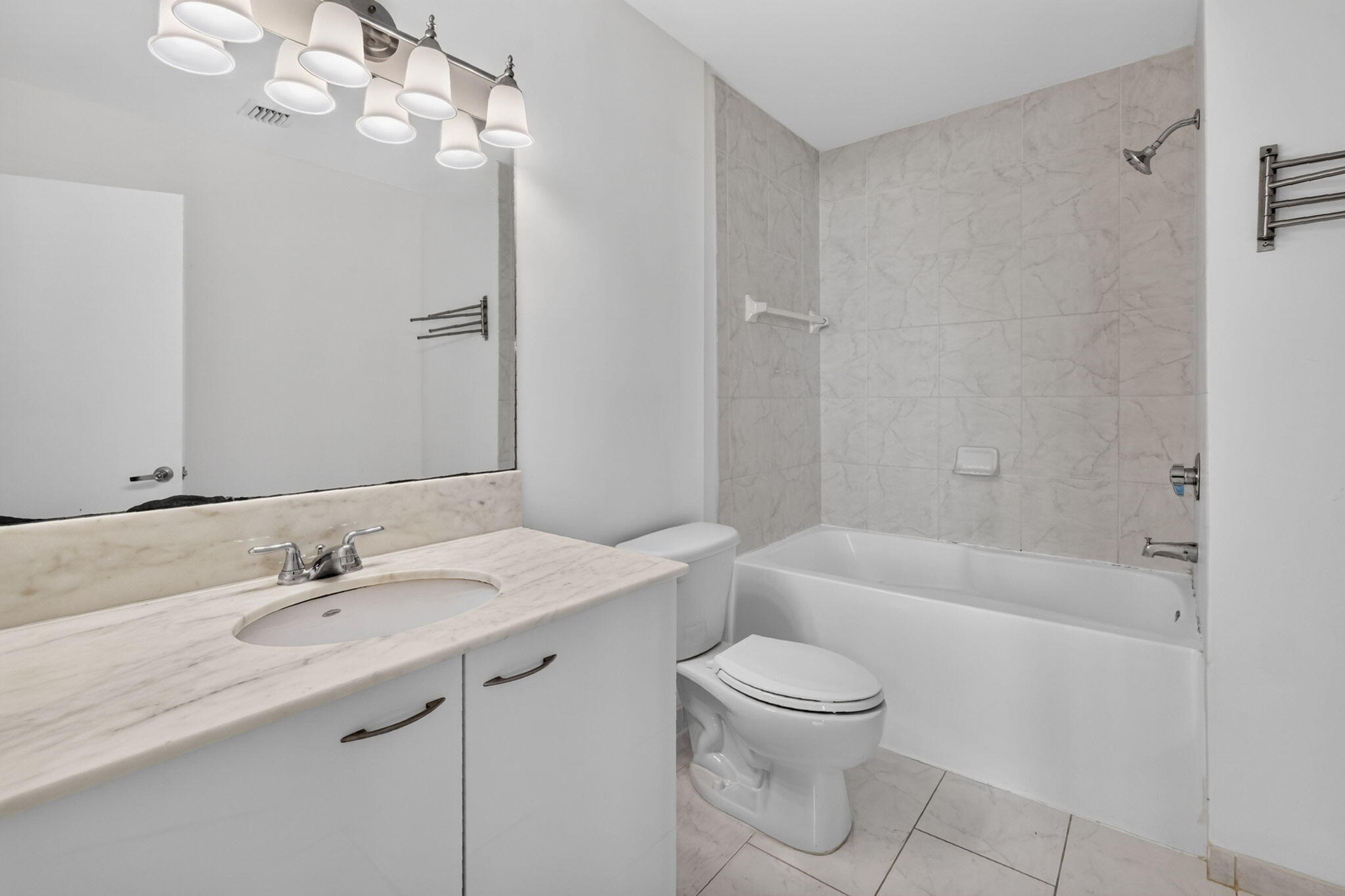 133 NE 2nd #1408, Miami FL 33132