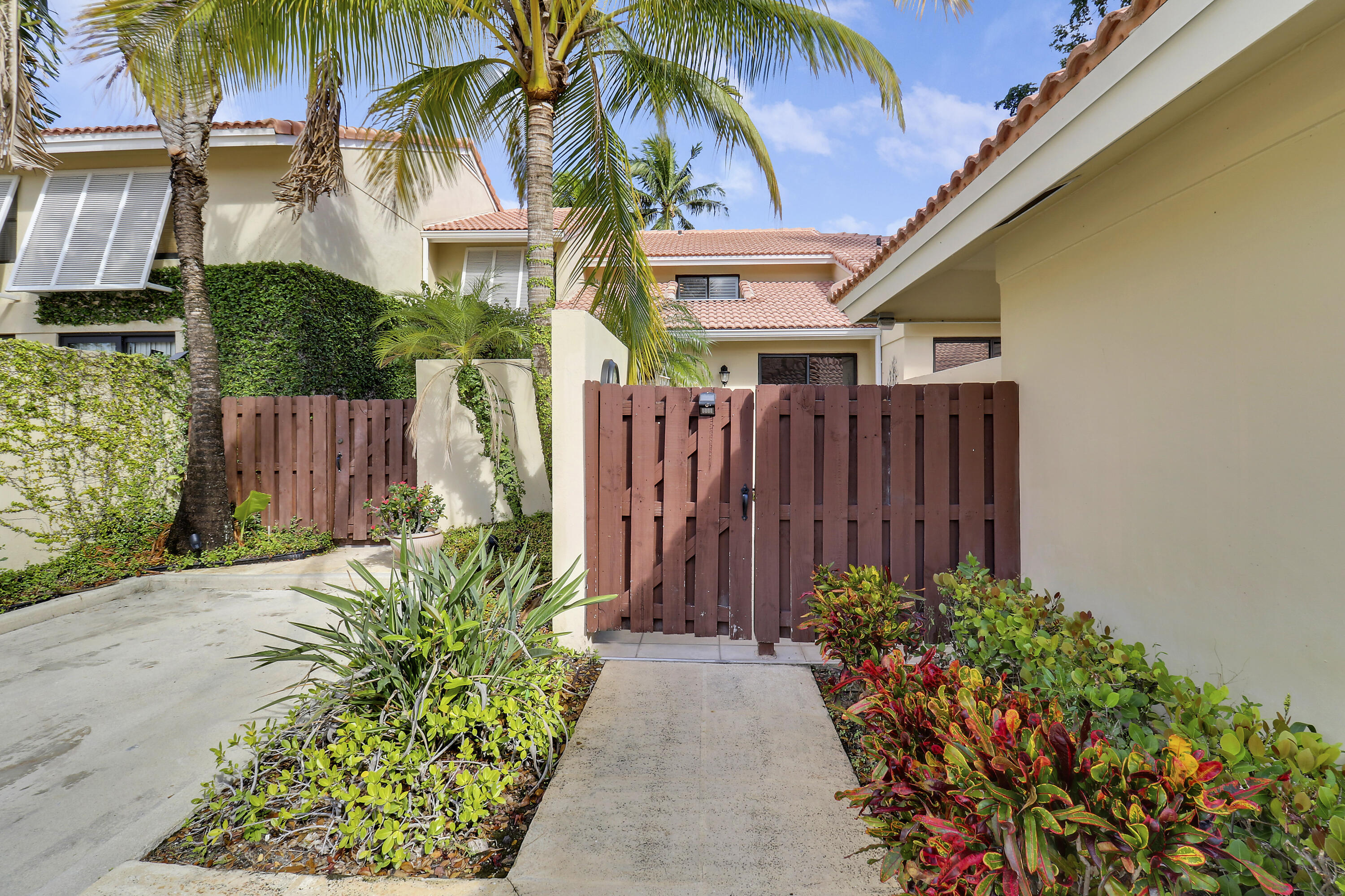 204 Old Meadow, Palm Beach Gardens FL 33418