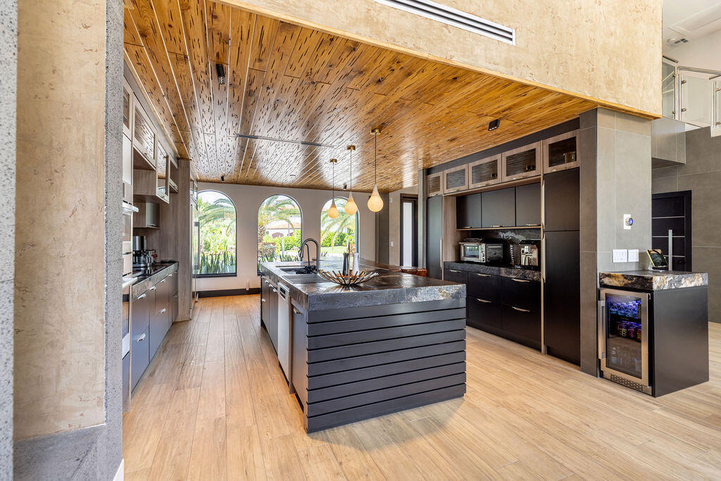 290 NW 6th, Boca Raton FL 33432