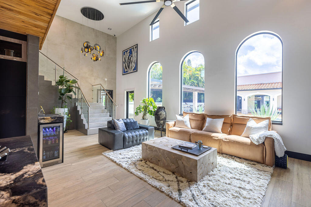 290 NW 6th, Boca Raton FL 33432