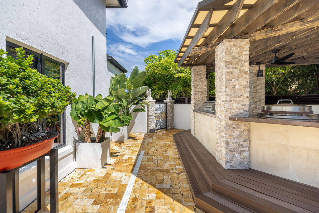 290 NW 6th, Boca Raton FL 33432
