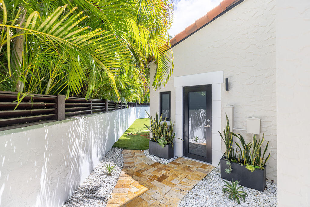 290 NW 6th, Boca Raton FL 33432