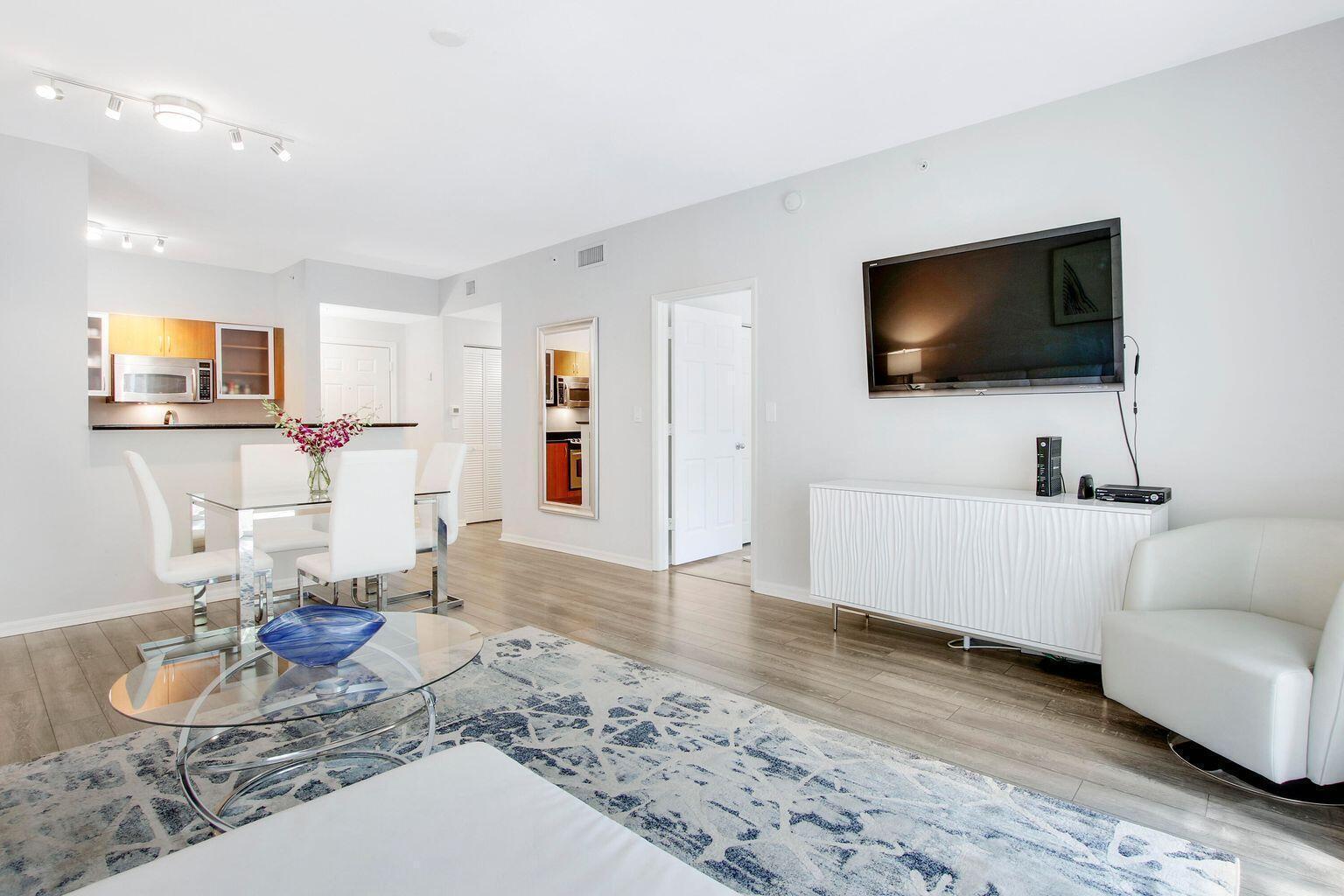 802 W Windward #206, Lantana FL 33462