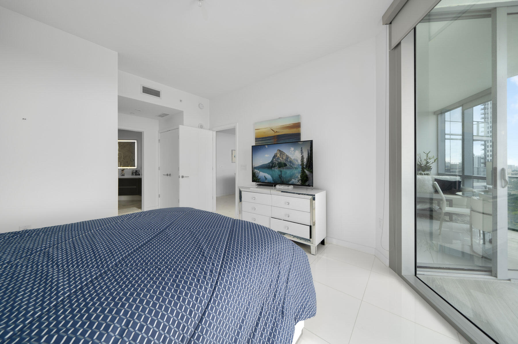 851 NE 1st #2410, Miami FL 33132