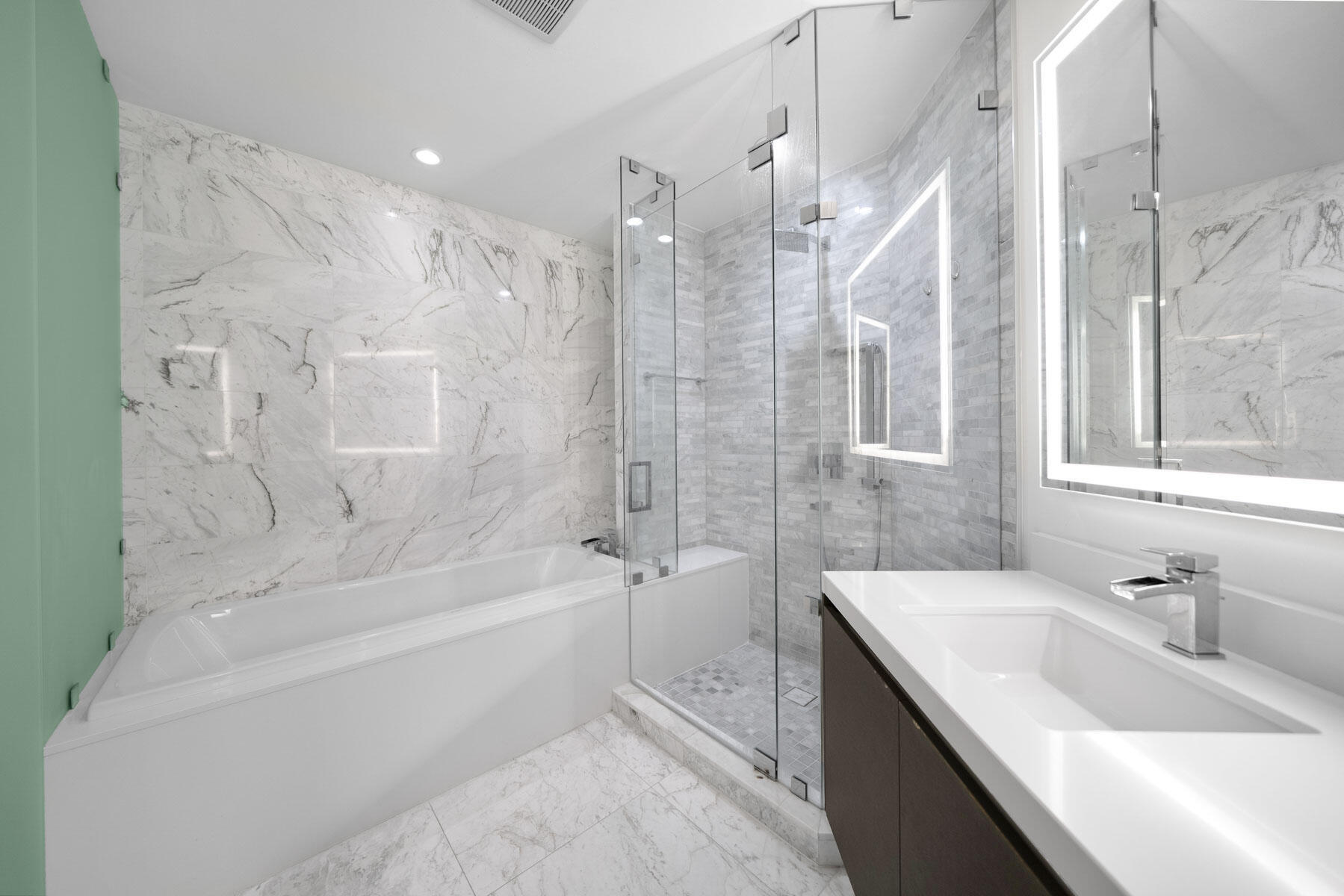 851 NE 1st #2410, Miami FL 33132