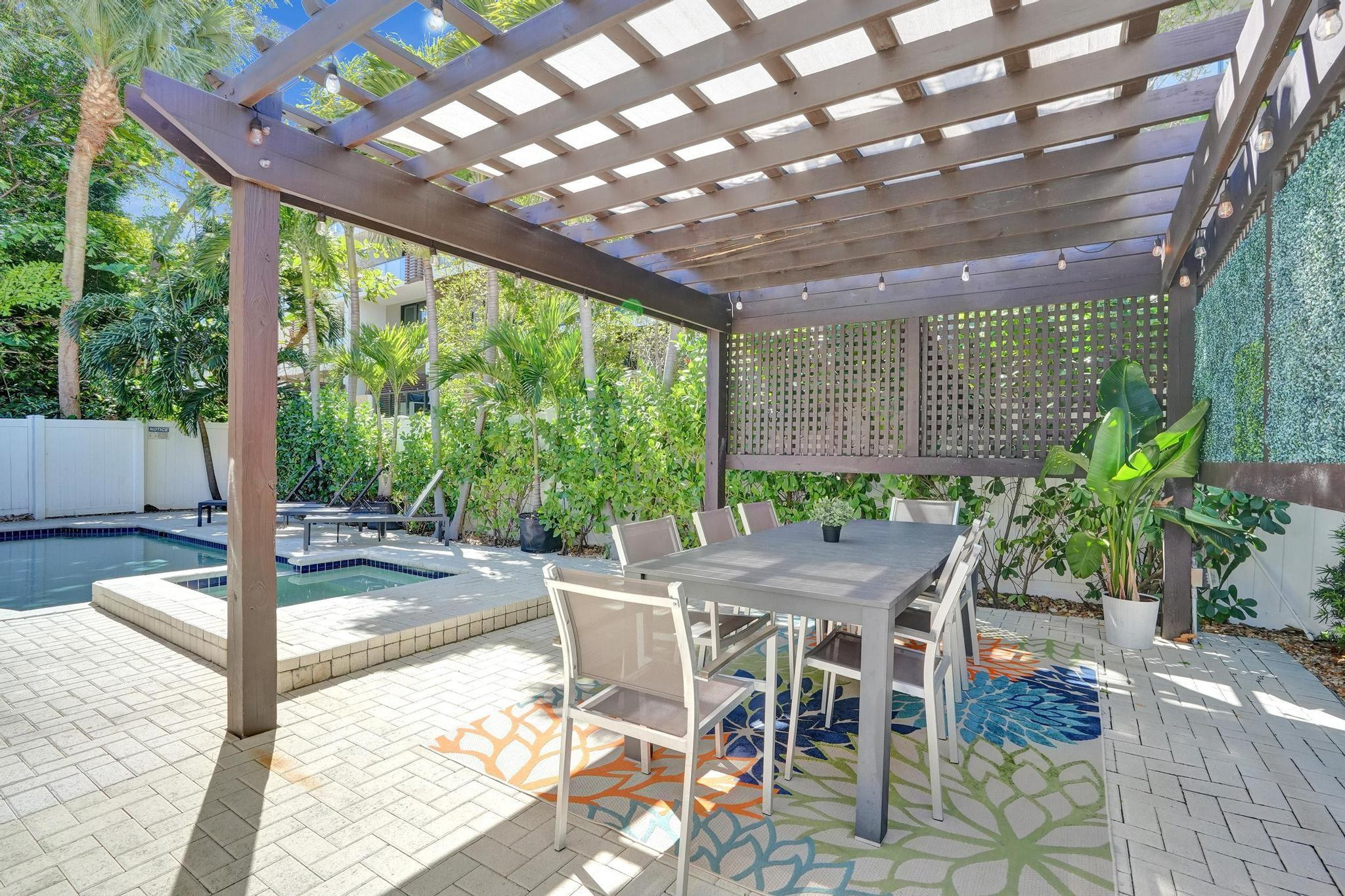 3043 Center, Fort Lauderdale FL 33308
