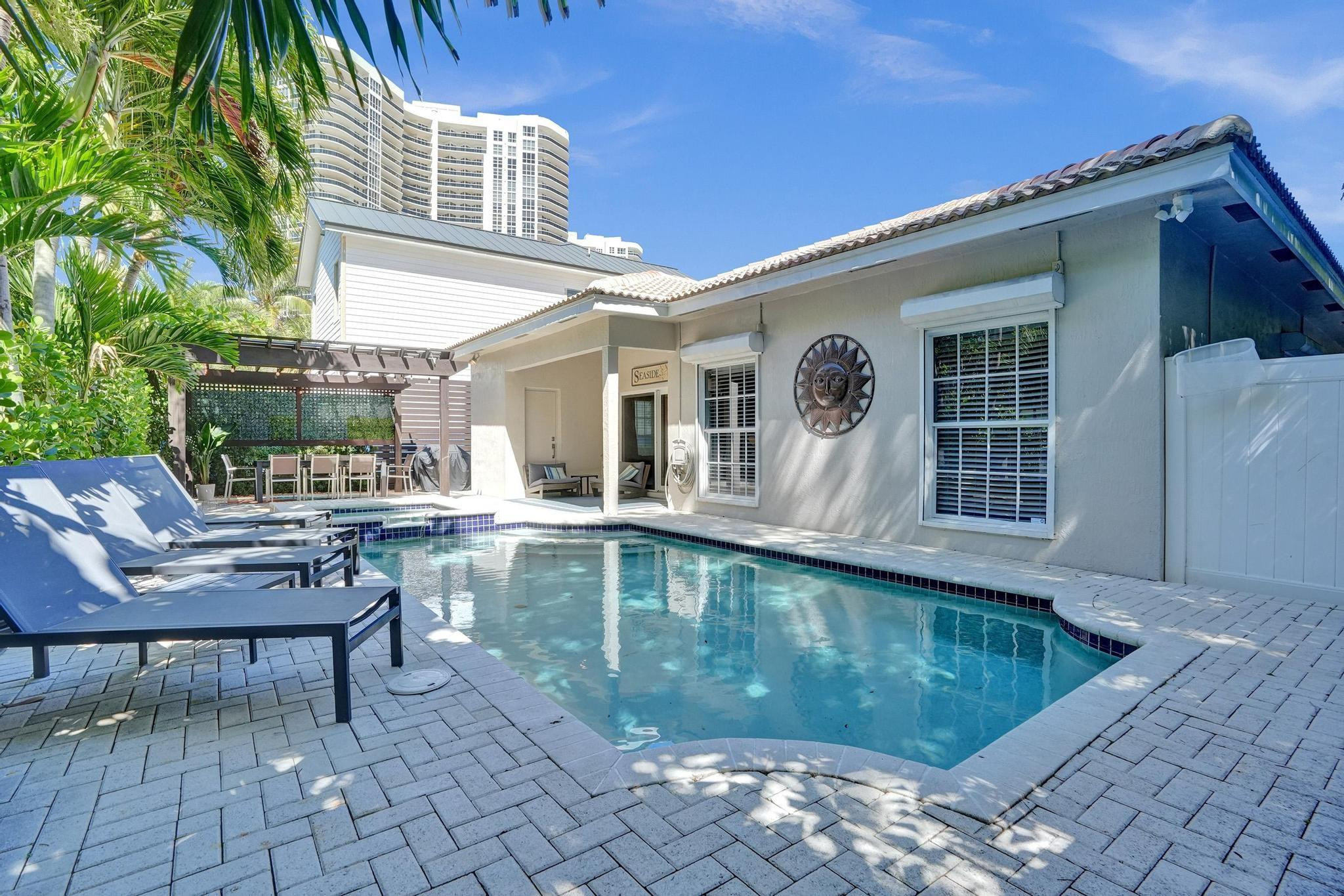 3043 Center, Fort Lauderdale FL 33308