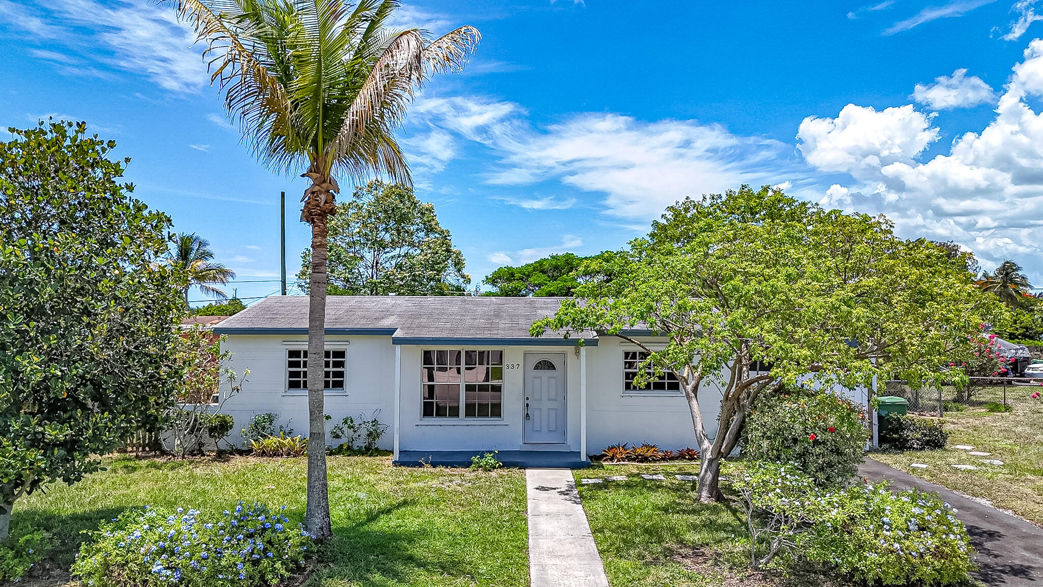 337 Mid Pines, Palm Springs FL 33461