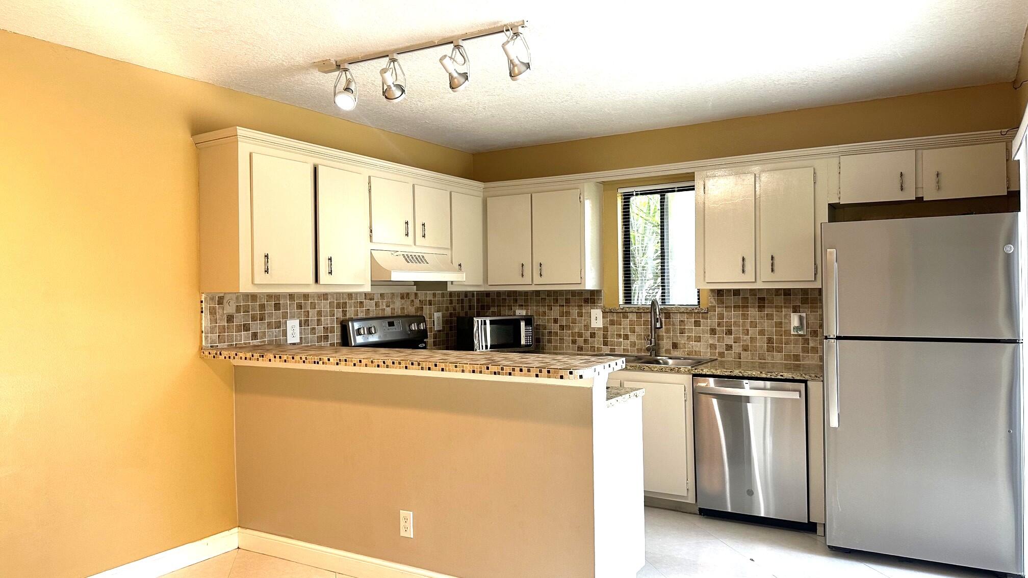 303 Waterview, Palm Springs FL 33461