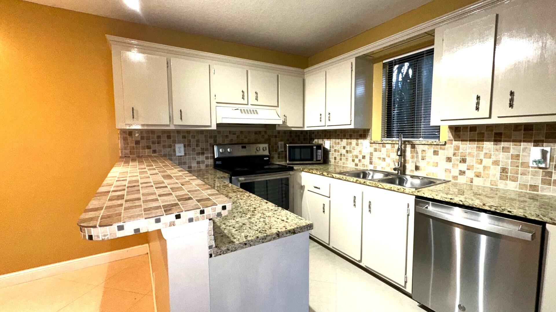 303 Waterview, Palm Springs FL 33461