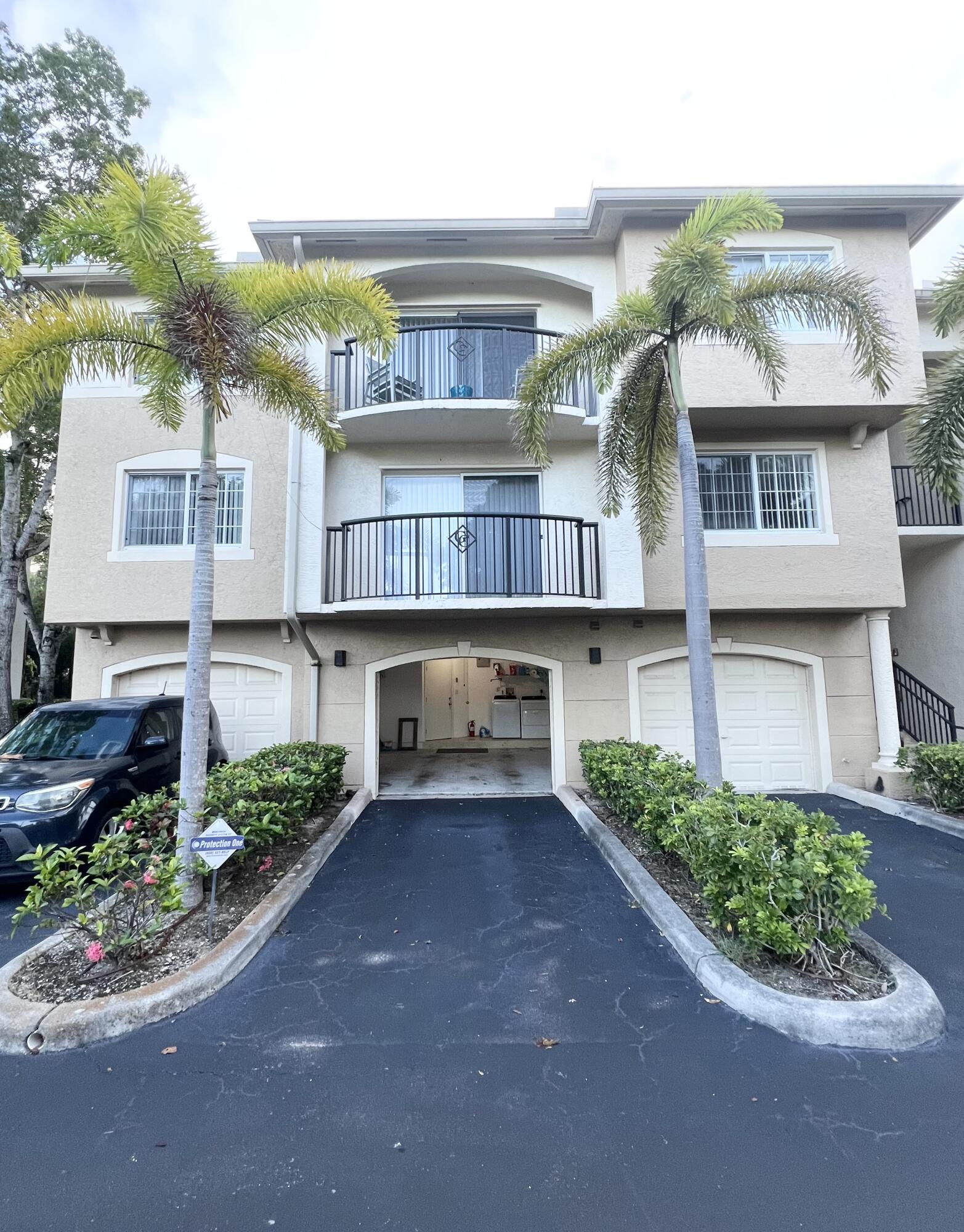 1100 Crestwood #1103, Royal Palm Beach FL 33411