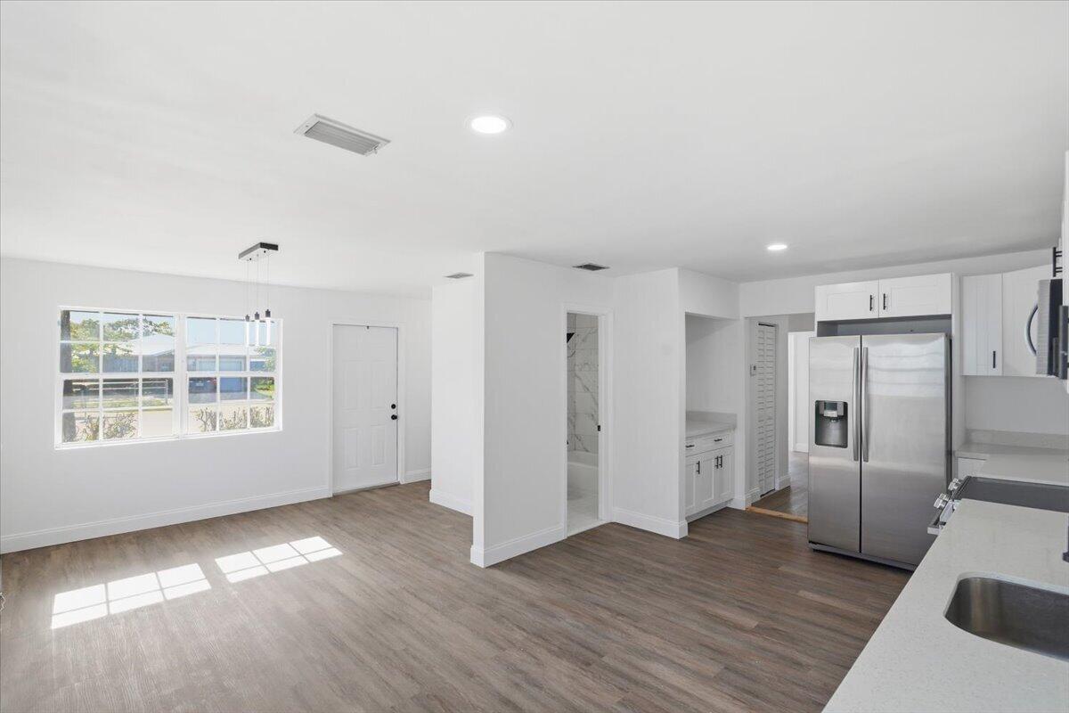270 SW 10th #1, South Bay FL 33493