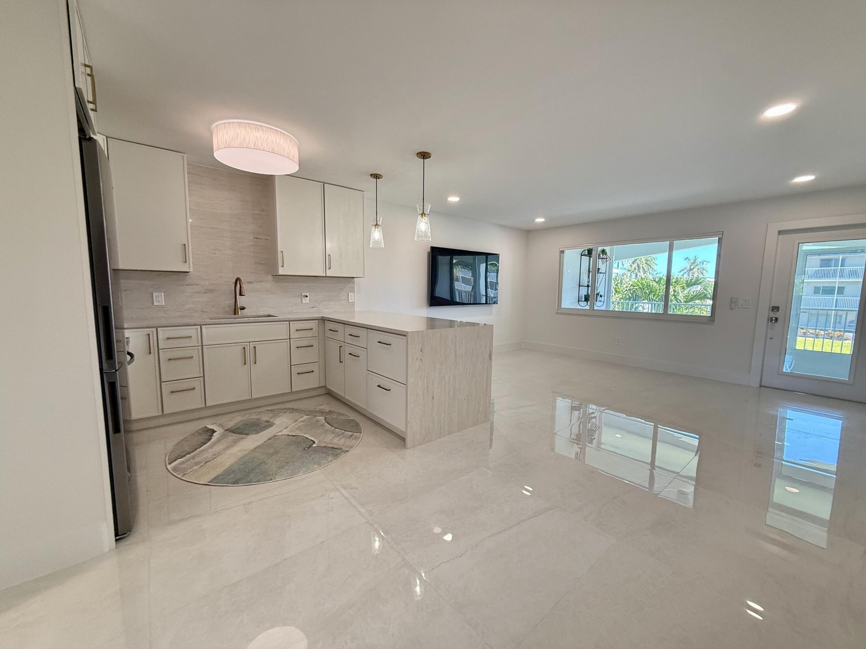 110 Shore #209, North Palm Beach FL 33408