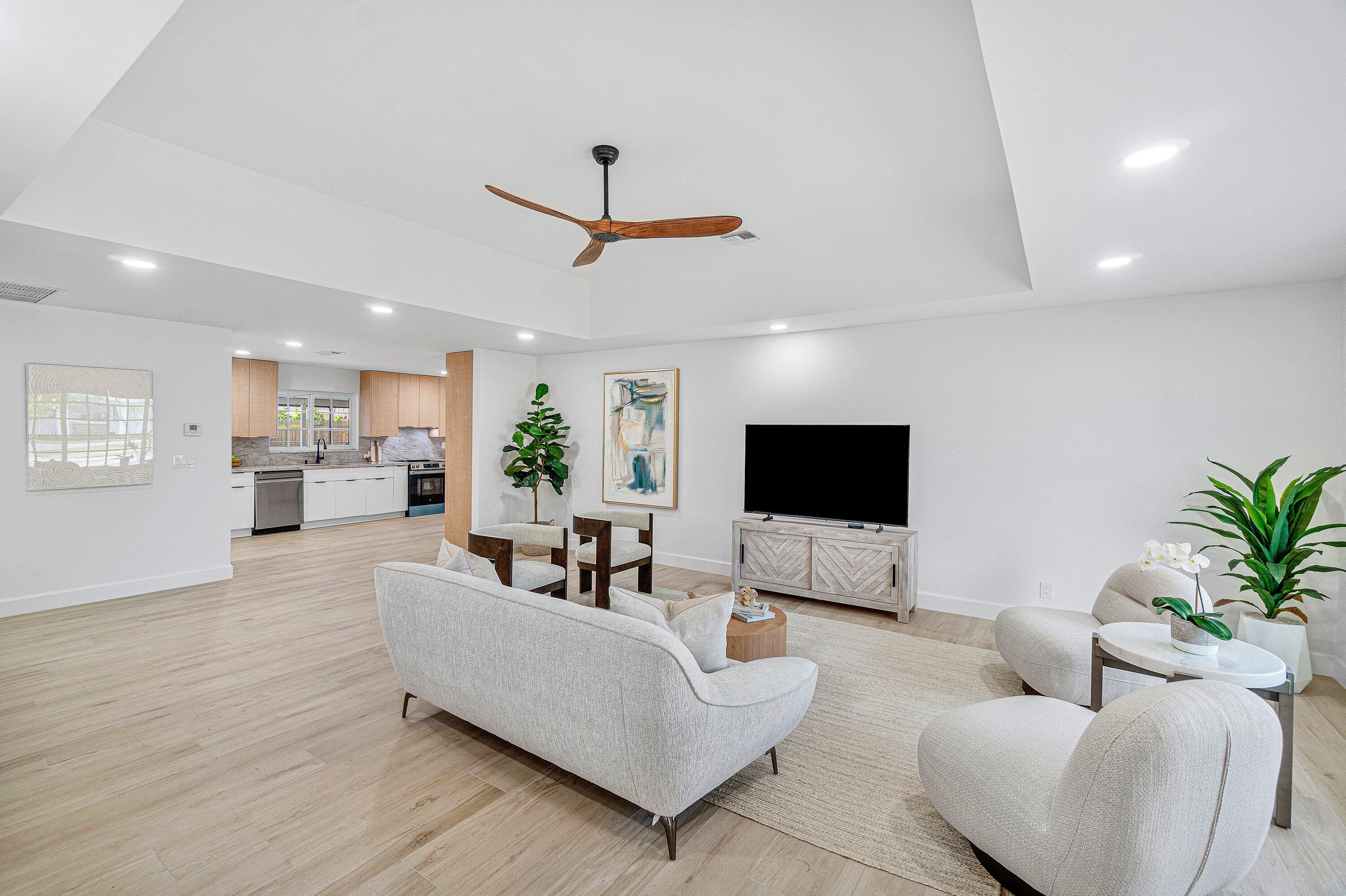 718 SW 27th, Boynton Beach FL 33435