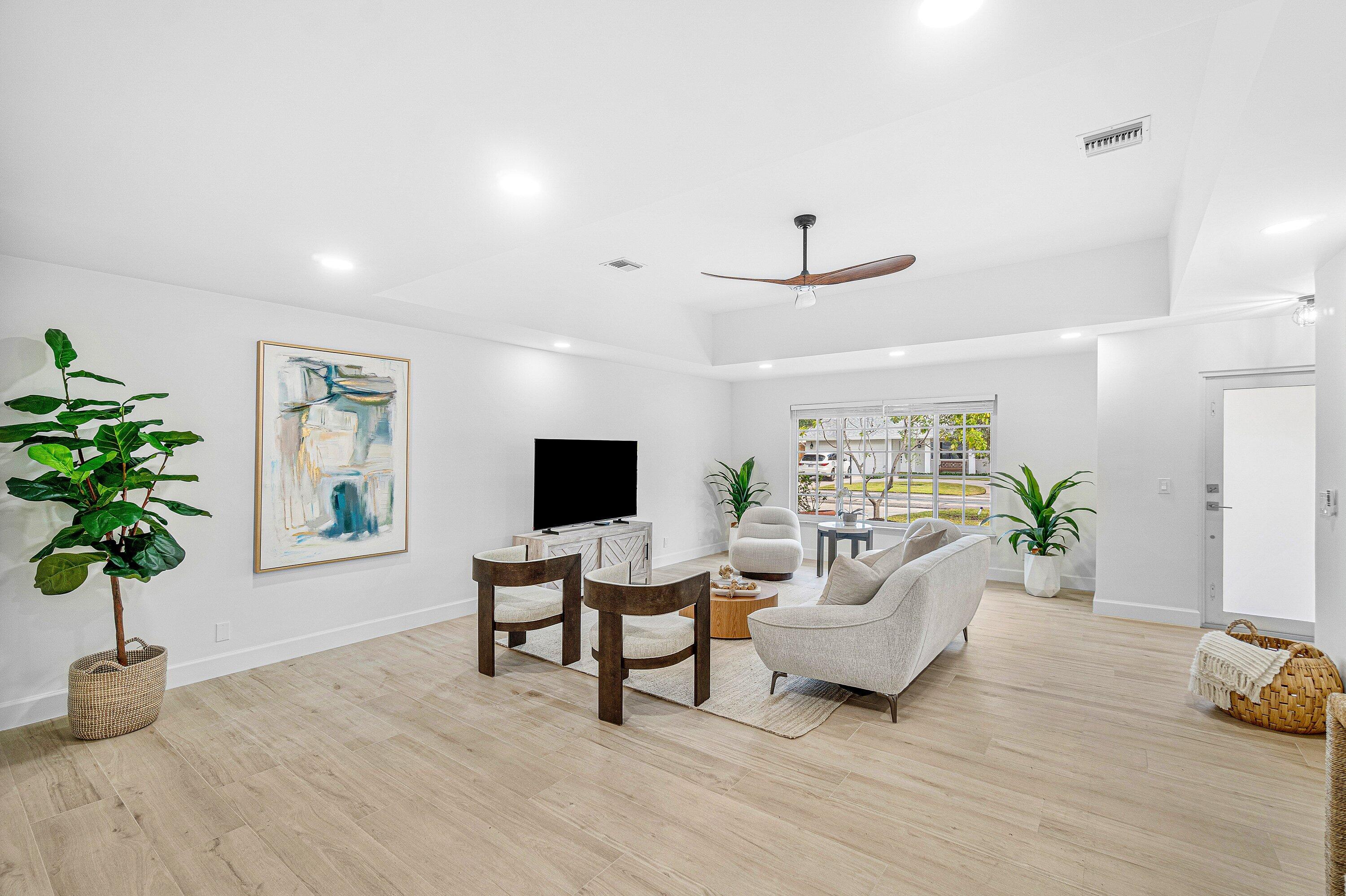 718 SW 27th, Boynton Beach FL 33435
