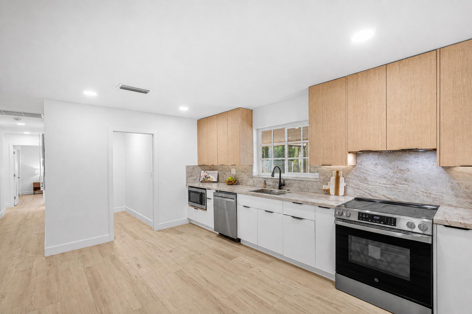 718 SW 27th, Boynton Beach FL 33435