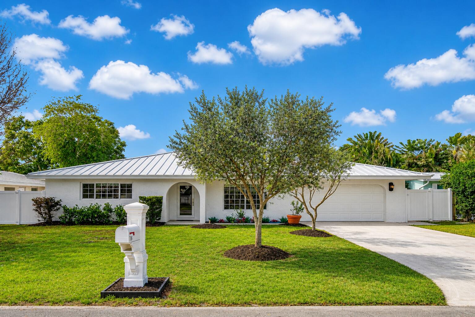 718 SW 27th, Boynton Beach FL 33435