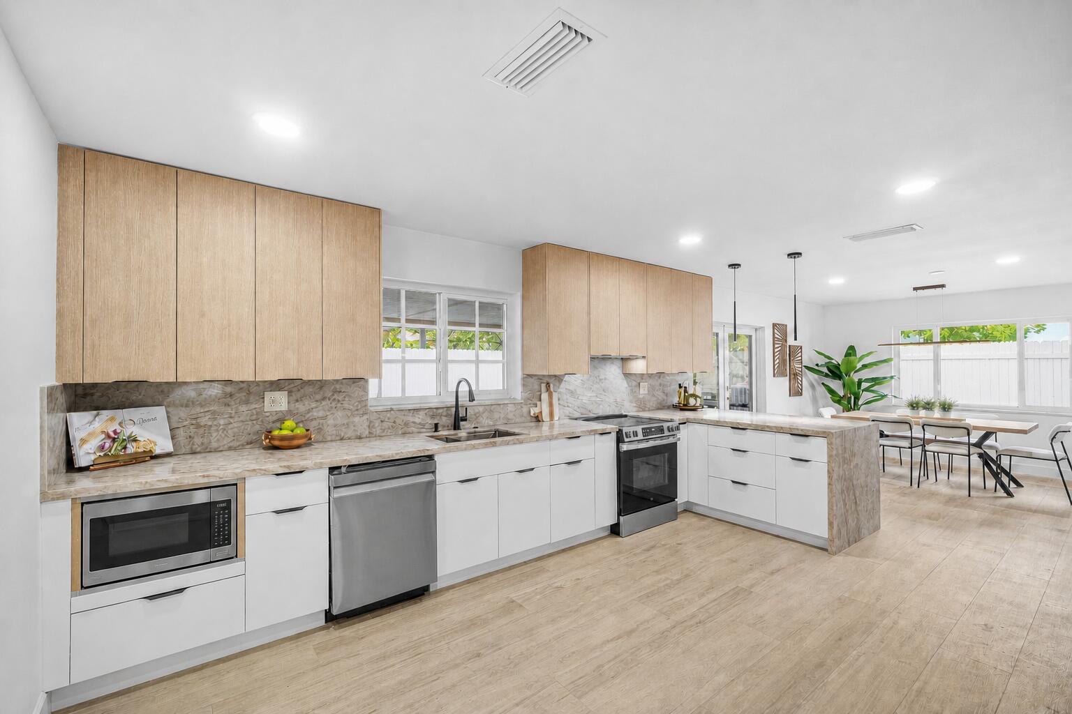 718 SW 27th, Boynton Beach FL 33435
