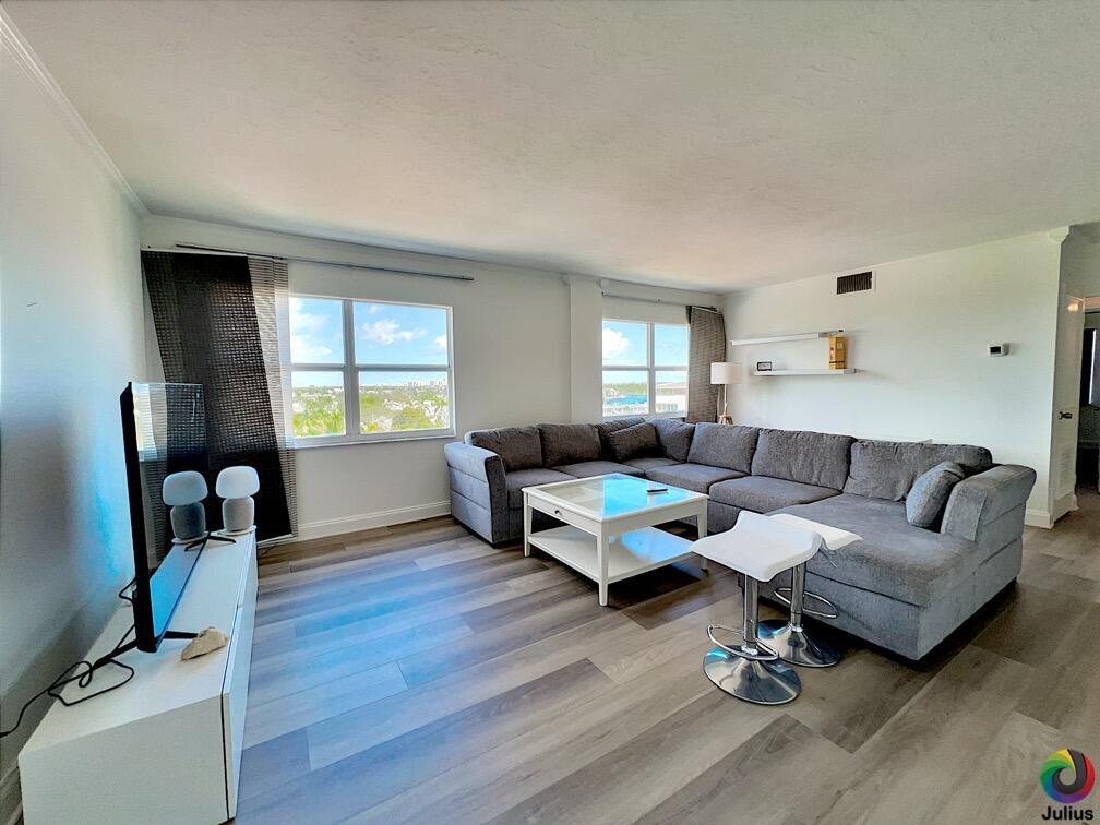 2555 NE 11th #809, Fort Lauderdale FL 33304