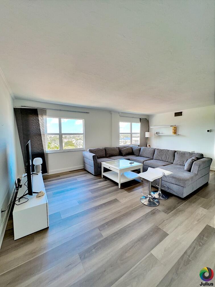 2555 NE 11th #809, Fort Lauderdale FL 33304