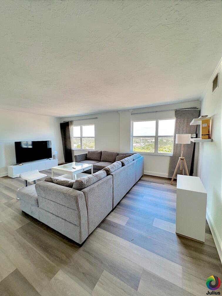 2555 NE 11th #809, Fort Lauderdale FL 33304