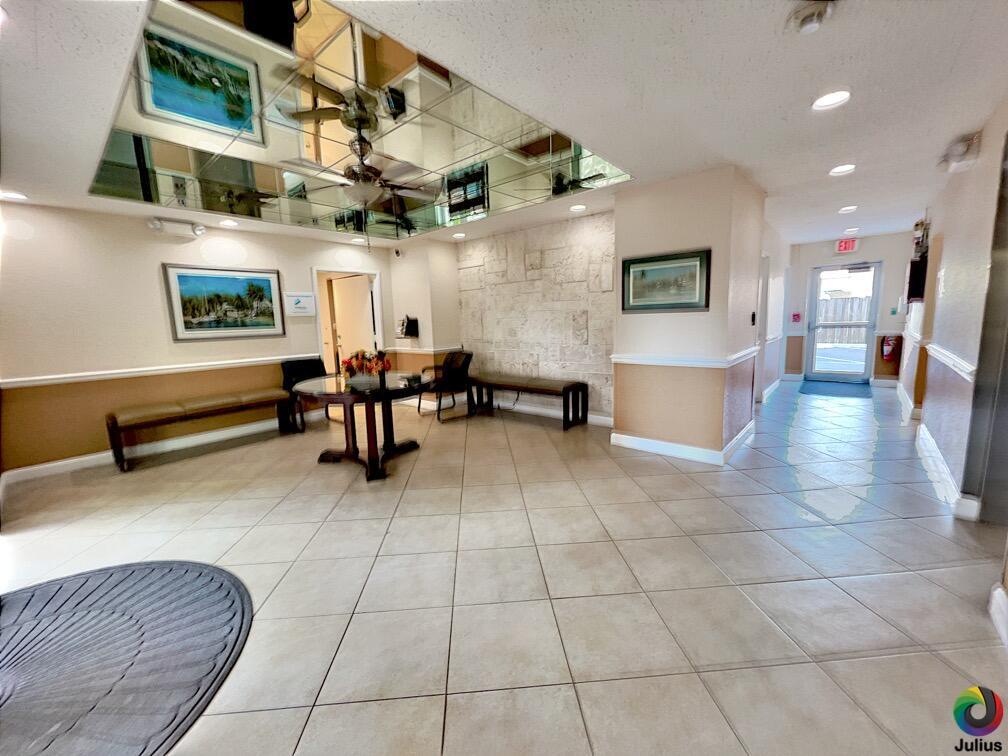 2555 NE 11th #809, Fort Lauderdale FL 33304