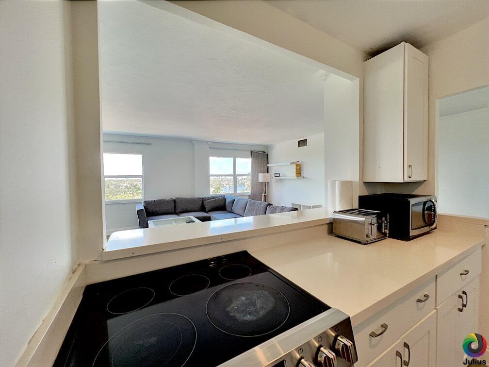 2555 NE 11th #809, Fort Lauderdale FL 33304