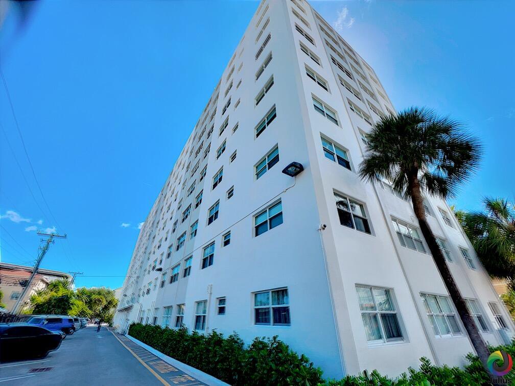 2555 NE 11th #809, Fort Lauderdale FL 33304