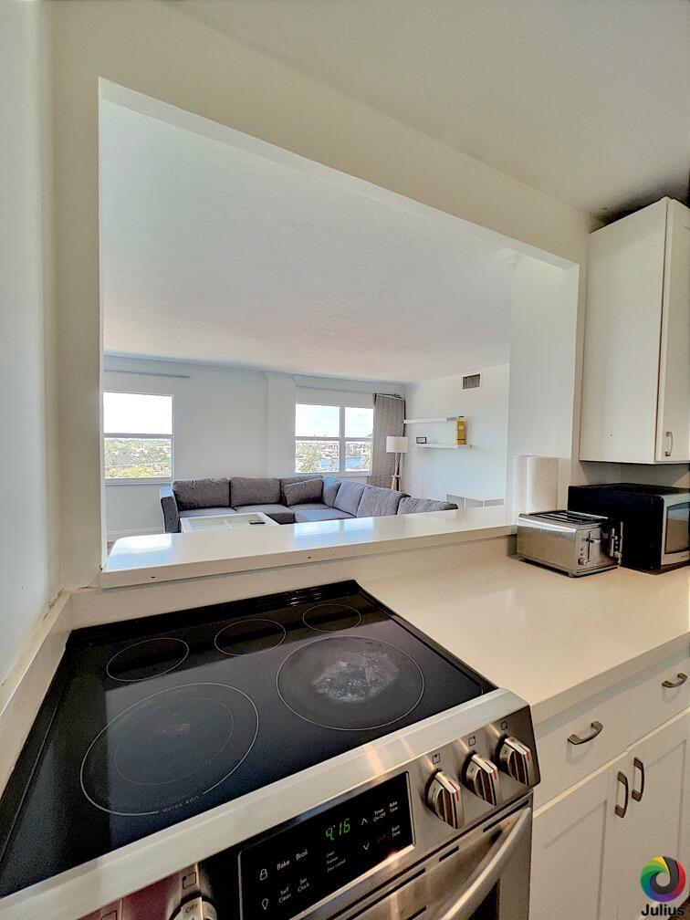 2555 NE 11th #809, Fort Lauderdale FL 33304