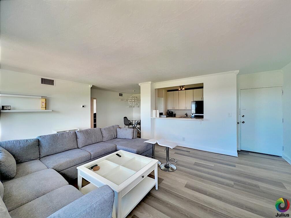 2555 NE 11th #809, Fort Lauderdale FL 33304