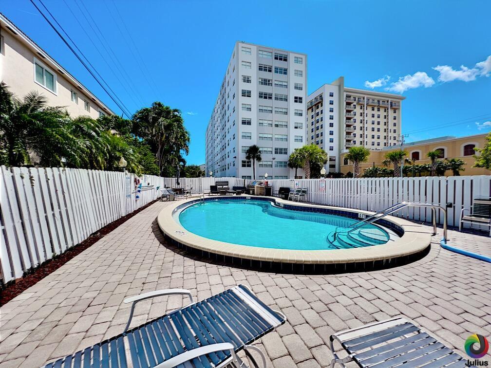 2555 NE 11th #809, Fort Lauderdale FL 33304