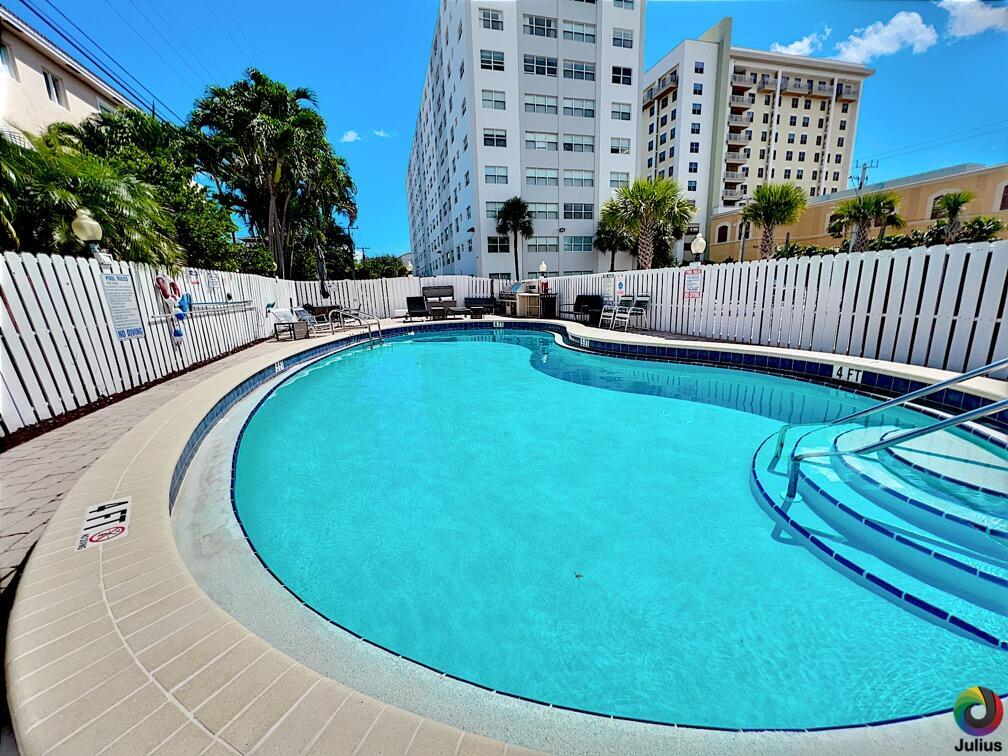 2555 NE 11th #809, Fort Lauderdale FL 33304