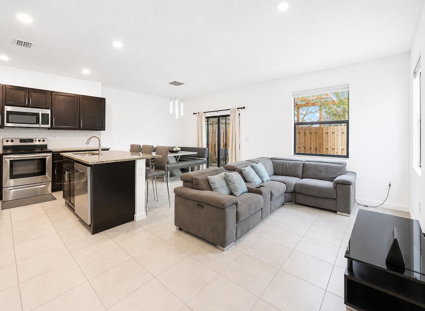 20682 NE 2nd, Miami FL 33179