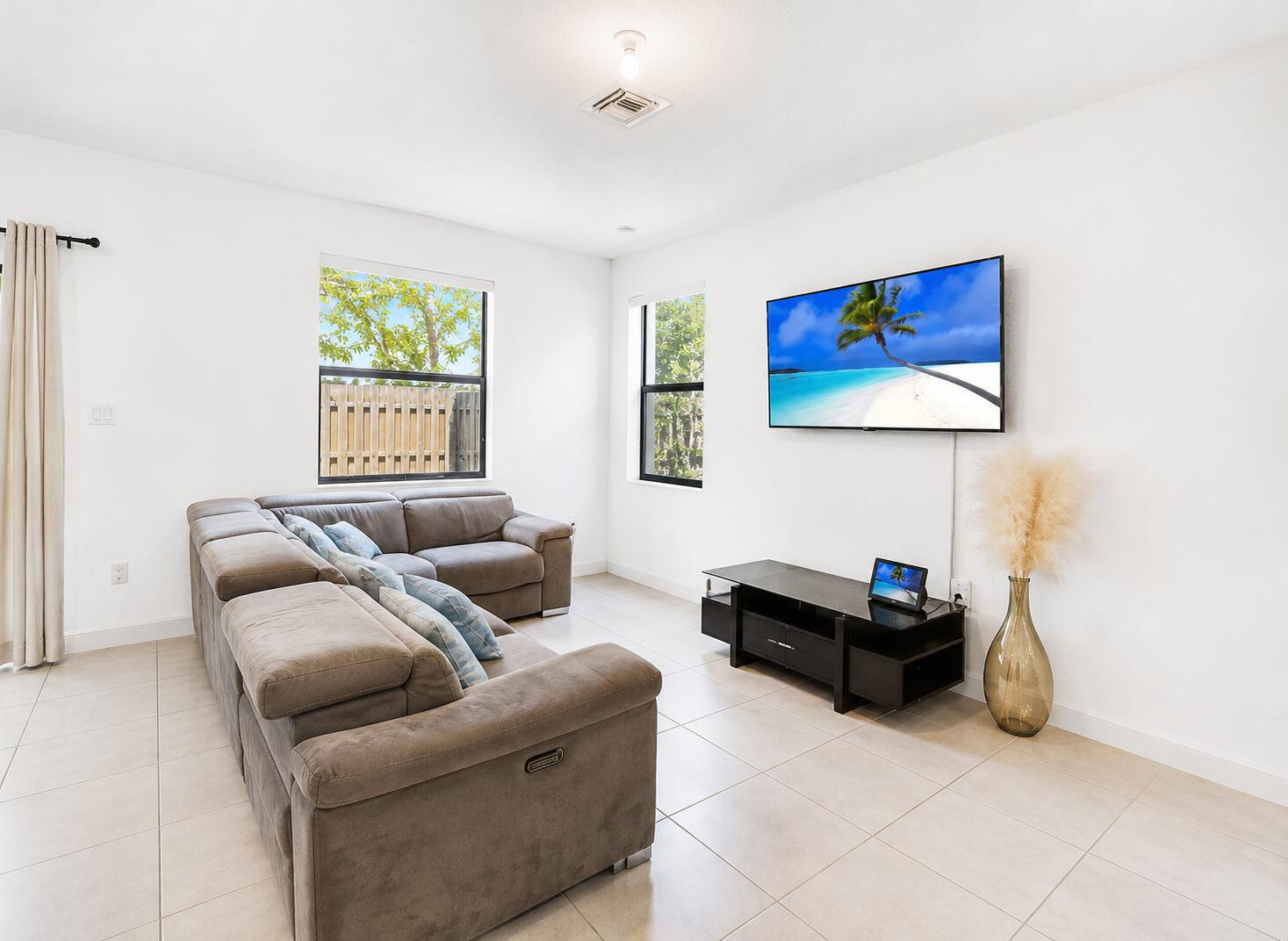 20682 NE 2nd, Miami FL 33179