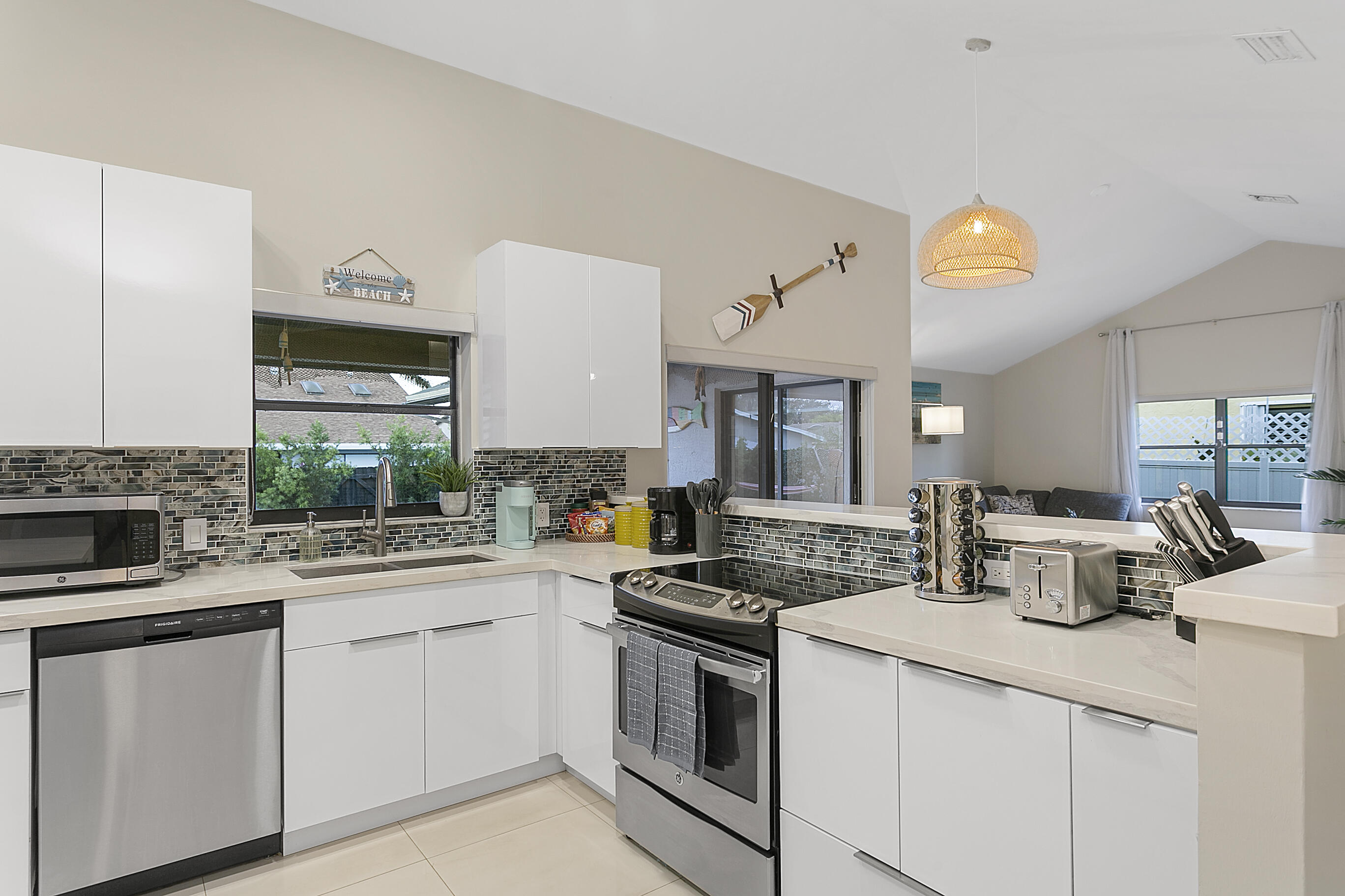 231 SE 8th, Dania Beach FL 33004