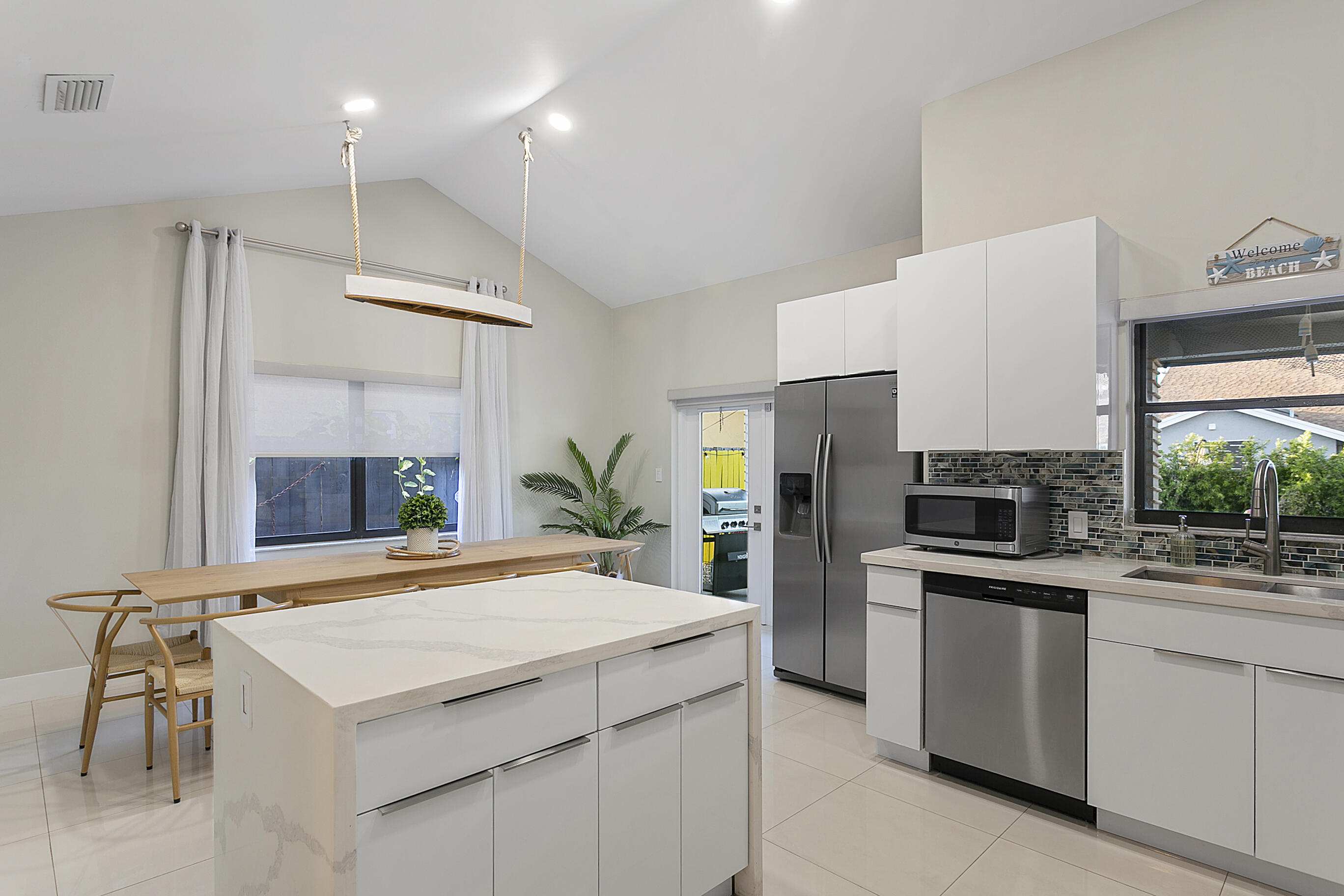 231 SE 8th, Dania Beach FL 33004