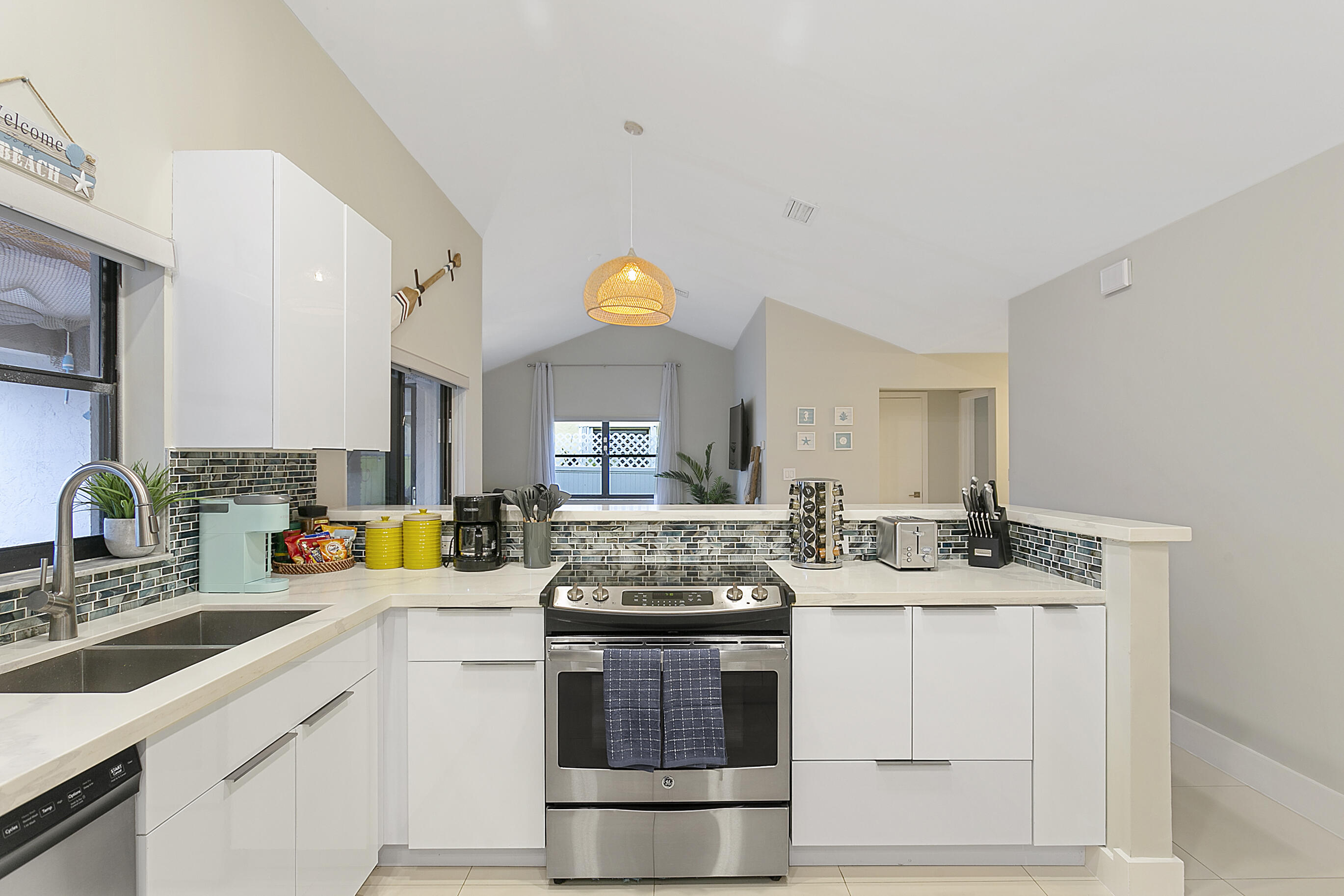 231 SE 8th, Dania Beach FL 33004