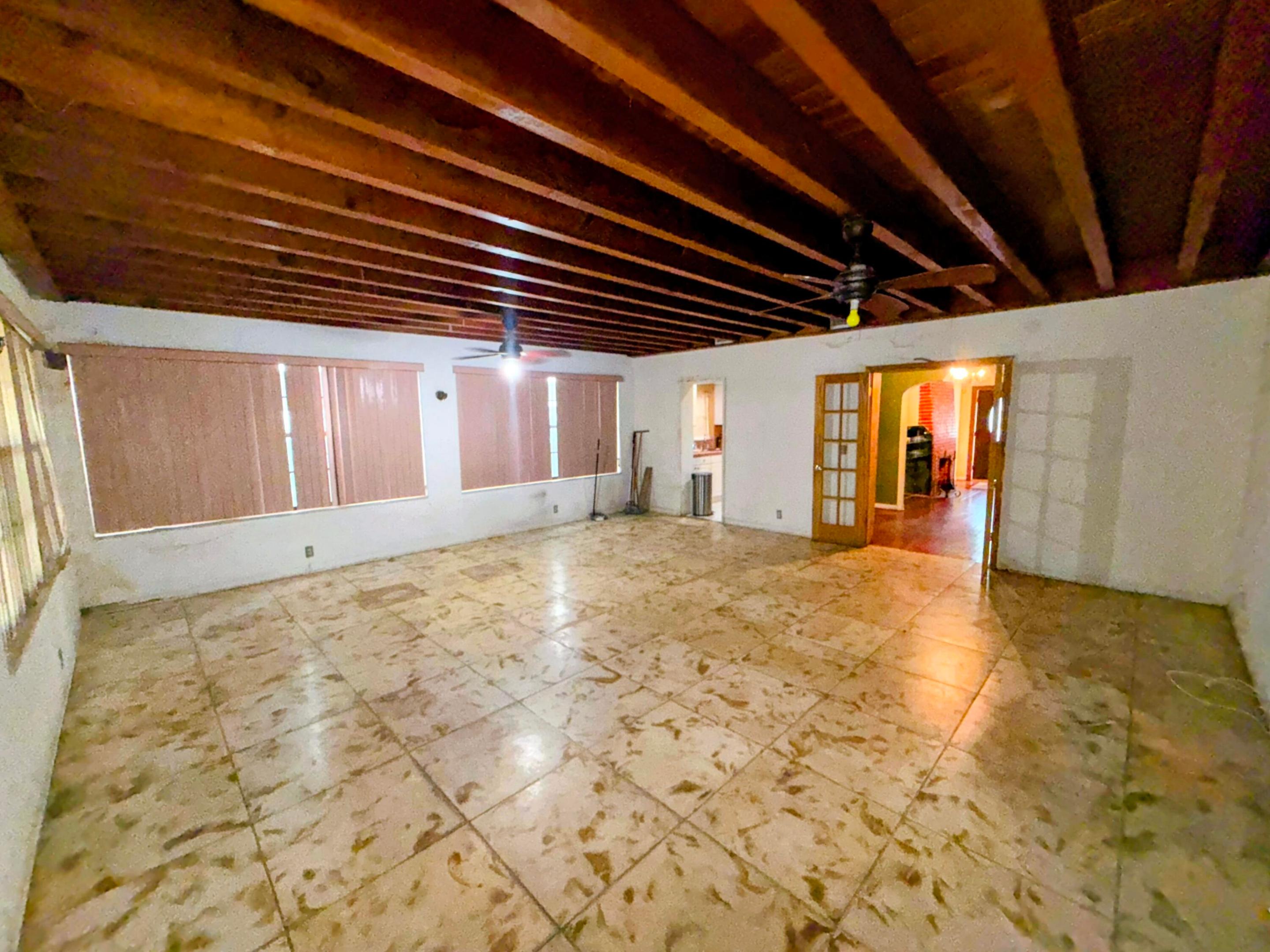 424 NE 72nd, Miami FL 33138