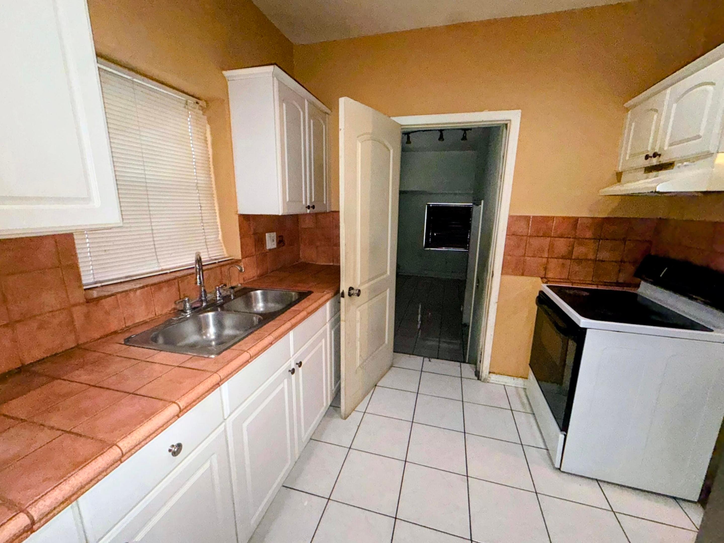 424 NE 72nd, Miami FL 33138