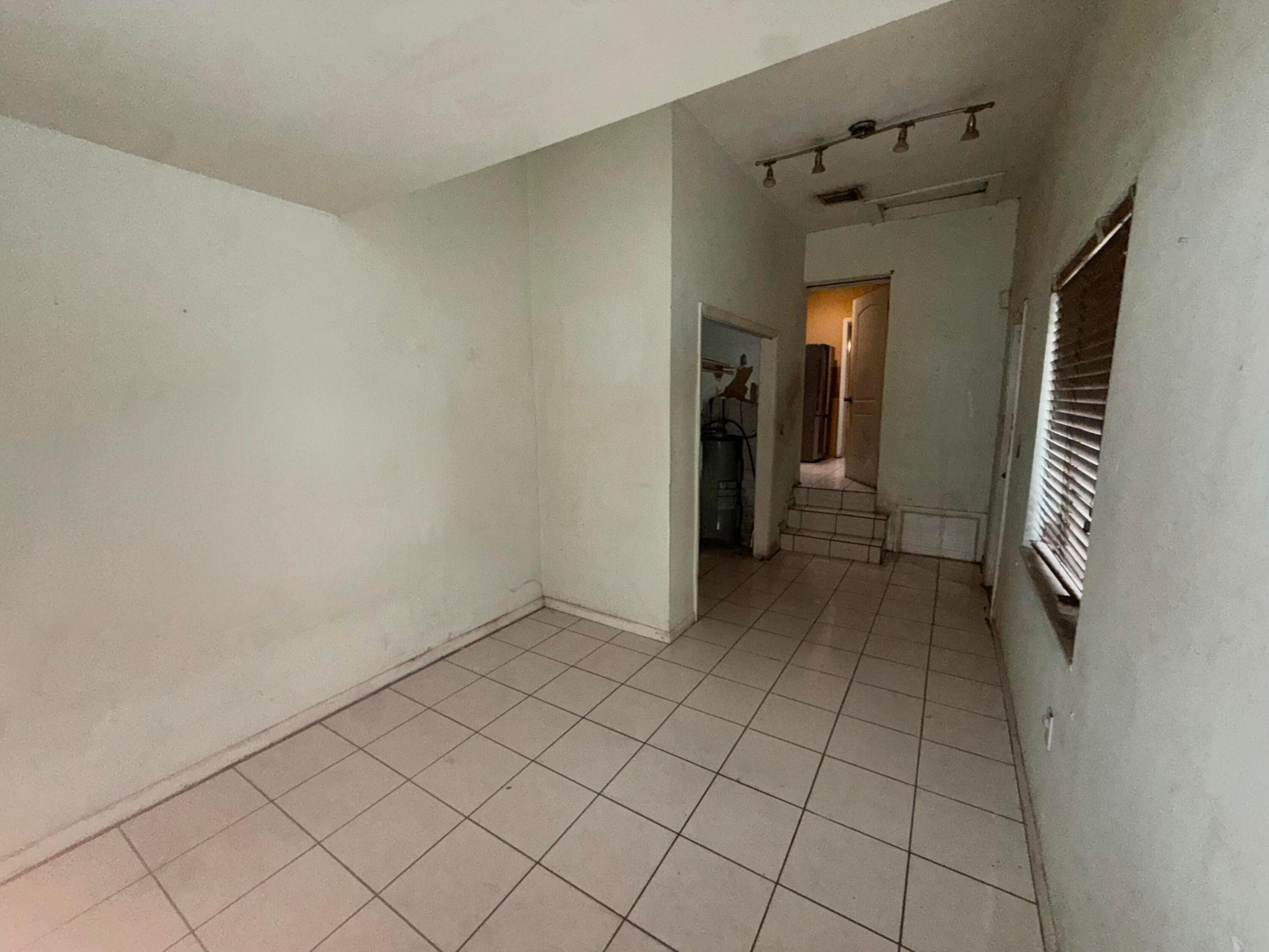 424 NE 72nd, Miami FL 33138