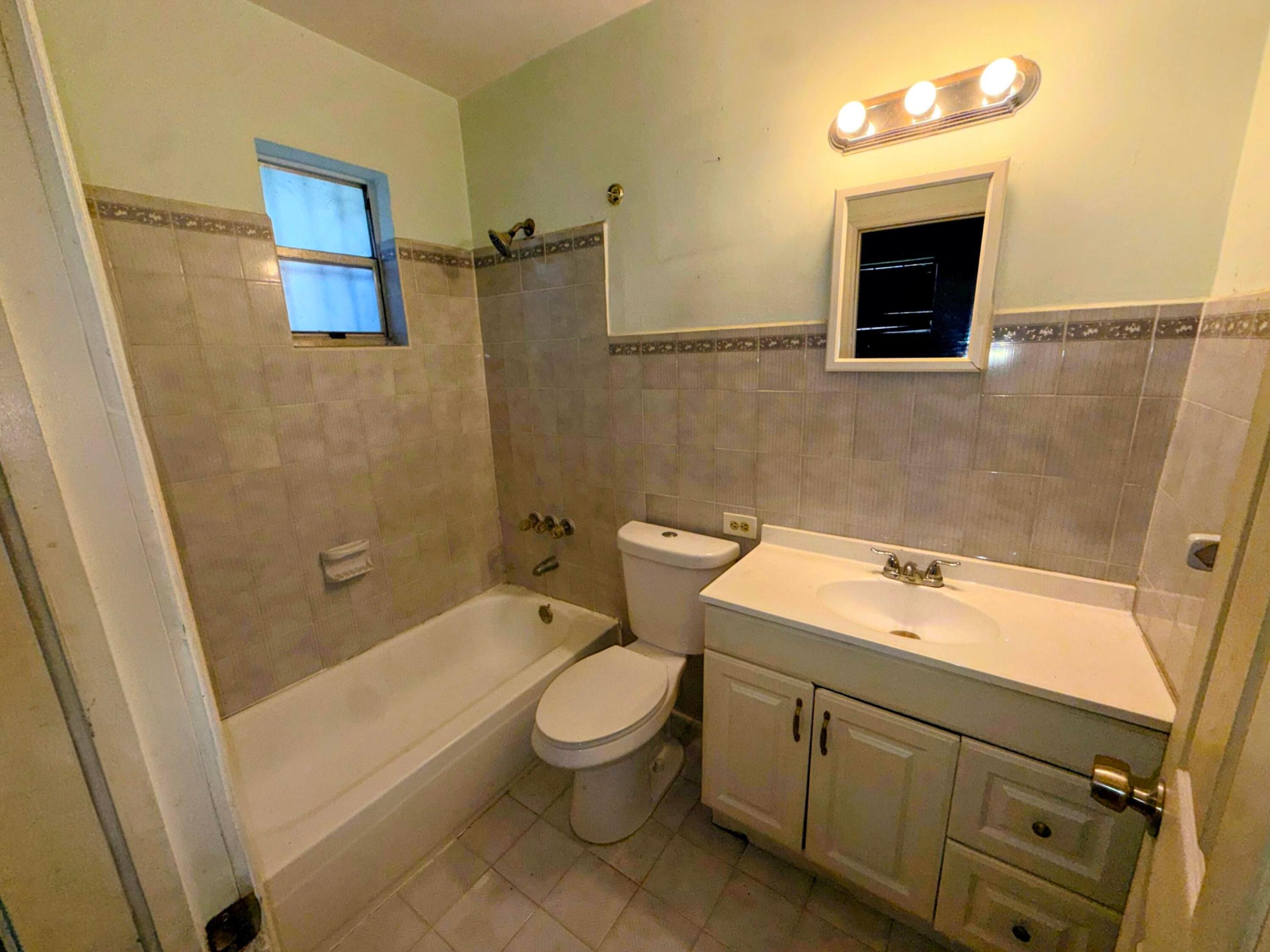 424 NE 72nd, Miami FL 33138