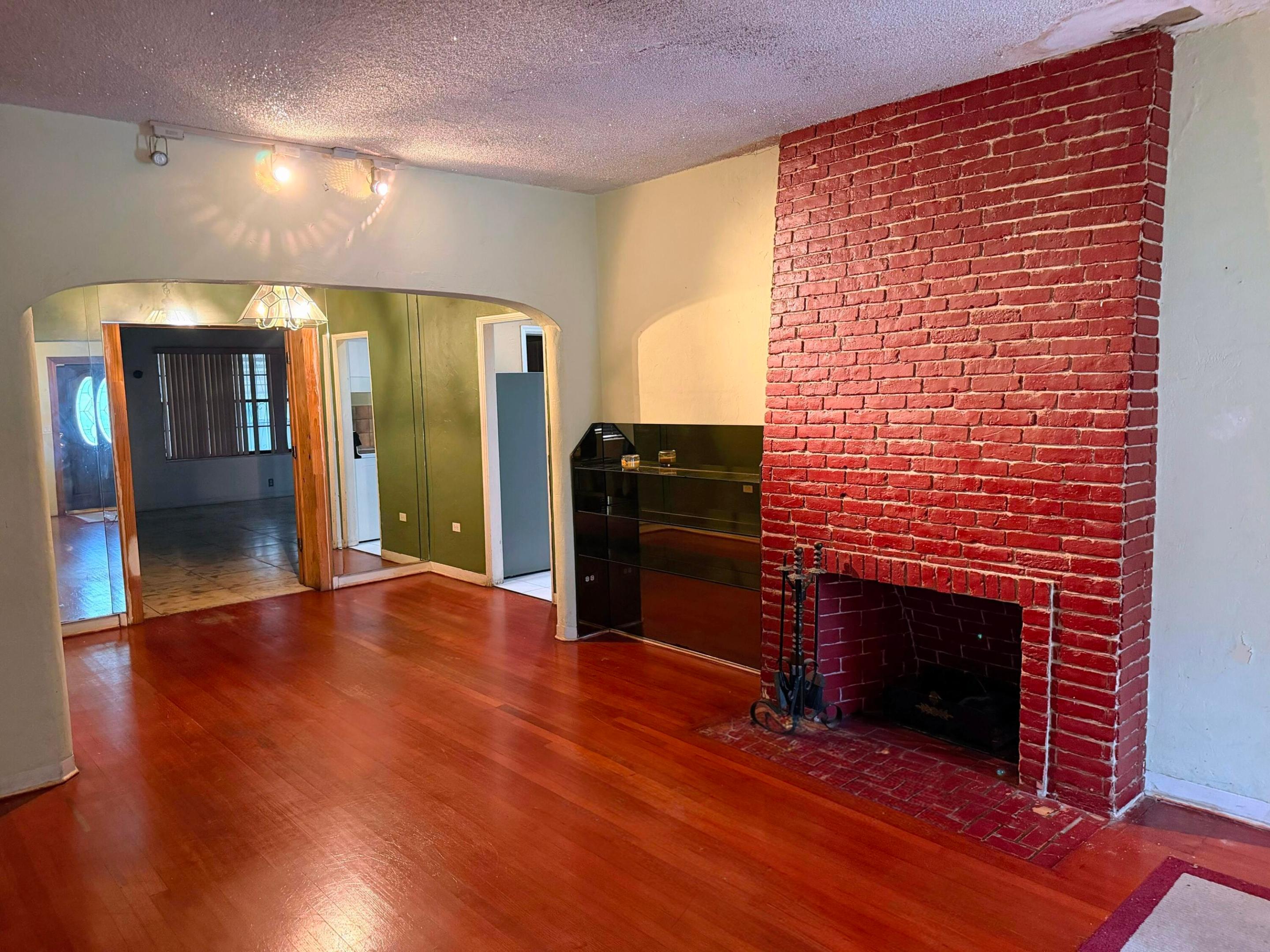 424 NE 72nd, Miami FL 33138